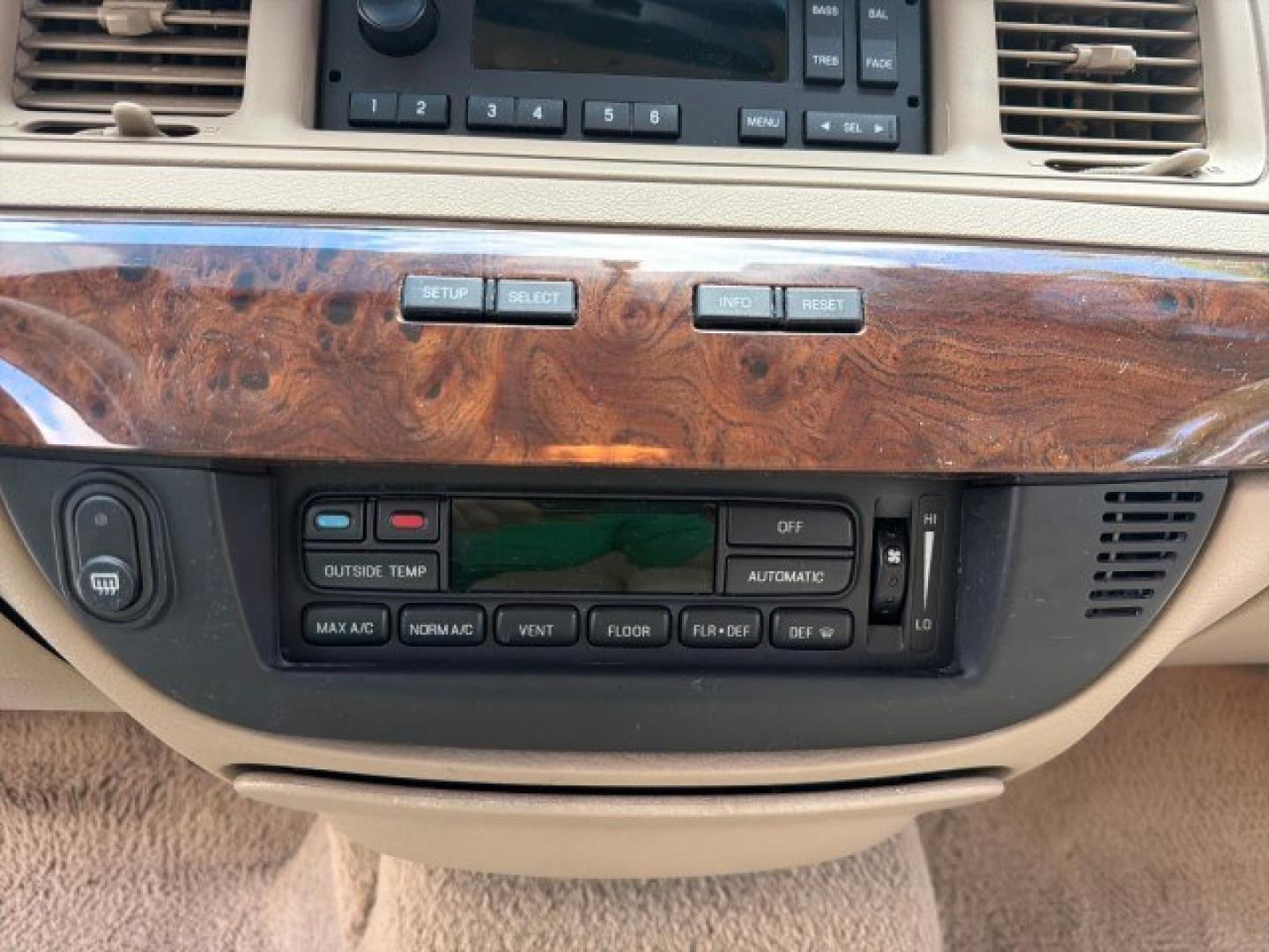 2007 Norsea Blue Pearl Metallic /Light Camel Mercury Grand Marquis LS LOW MILES 52,607 1 OWNER (2MEHM75V17X) with an 4.6L SOHC FFV V8 Engine engine, Automatic transmission, located at 4701 North Dixie Hwy, Pompano Beach, FL, 33064, (954) 422-2889, 26.240938, -80.123474 - OUR WEBPAGE FLORIDACARS1.COM HAS OVER 100 PHOTOS AND FREE CARFAX LINK 2007 Mercury Grand Marquis LS Sedan 4 DR 4.6L V8 F SOHC Flex Fuel 25 MPG Rear Wheel Drive Features ABS Brakes Air Conditioning Alloy Wheels AM/FM Stereo Automatic Transmission CD Audio Cruise Control Flex Fuel Vehicle Leather Seat- Photo#71