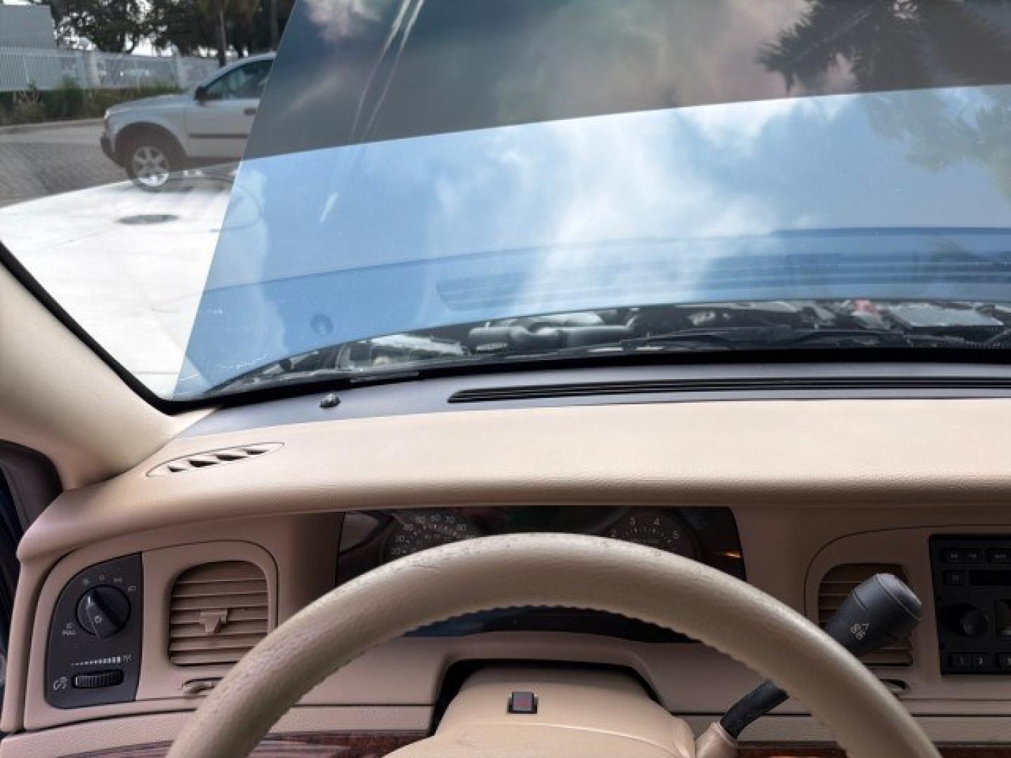2007 Norsea Blue Pearl Metallic /Light Camel Mercury Grand Marquis LS LOW MILES 52,607 1 OWNER (2MEHM75V17X) with an 4.6L SOHC FFV V8 Engine engine, Automatic transmission, located at 4701 North Dixie Hwy, Pompano Beach, FL, 33064, (954) 422-2889, 26.240938, -80.123474 - OUR WEBPAGE FLORIDACARS1.COM HAS OVER 100 PHOTOS AND FREE CARFAX LINK 2007 Mercury Grand Marquis LS Sedan 4 DR 4.6L V8 F SOHC Flex Fuel 25 MPG Rear Wheel Drive Features ABS Brakes Air Conditioning Alloy Wheels AM/FM Stereo Automatic Transmission CD Audio Cruise Control Flex Fuel Vehicle Leather Seat- Photo#76