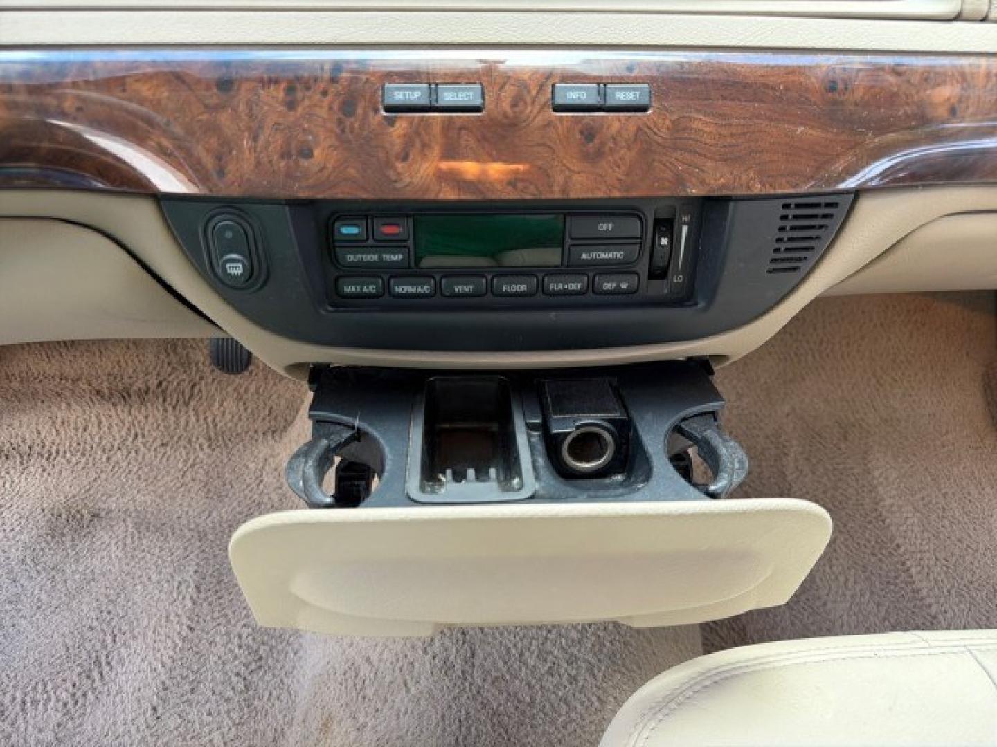 2007 Norsea Blue Pearl Metallic /Light Camel Mercury Grand Marquis LS LOW MILES 52,607 1 OWNER (2MEHM75V17X) with an 4.6L SOHC FFV V8 Engine engine, Automatic transmission, located at 4701 North Dixie Hwy, Pompano Beach, FL, 33064, (954) 422-2889, 26.240938, -80.123474 - OUR WEBPAGE FLORIDACARS1.COM HAS OVER 100 PHOTOS AND FREE CARFAX LINK 2007 Mercury Grand Marquis LS Sedan 4 DR 4.6L V8 F SOHC Flex Fuel 25 MPG Rear Wheel Drive Features ABS Brakes Air Conditioning Alloy Wheels AM/FM Stereo Automatic Transmission CD Audio Cruise Control Flex Fuel Vehicle Leather Seat- Photo#84
