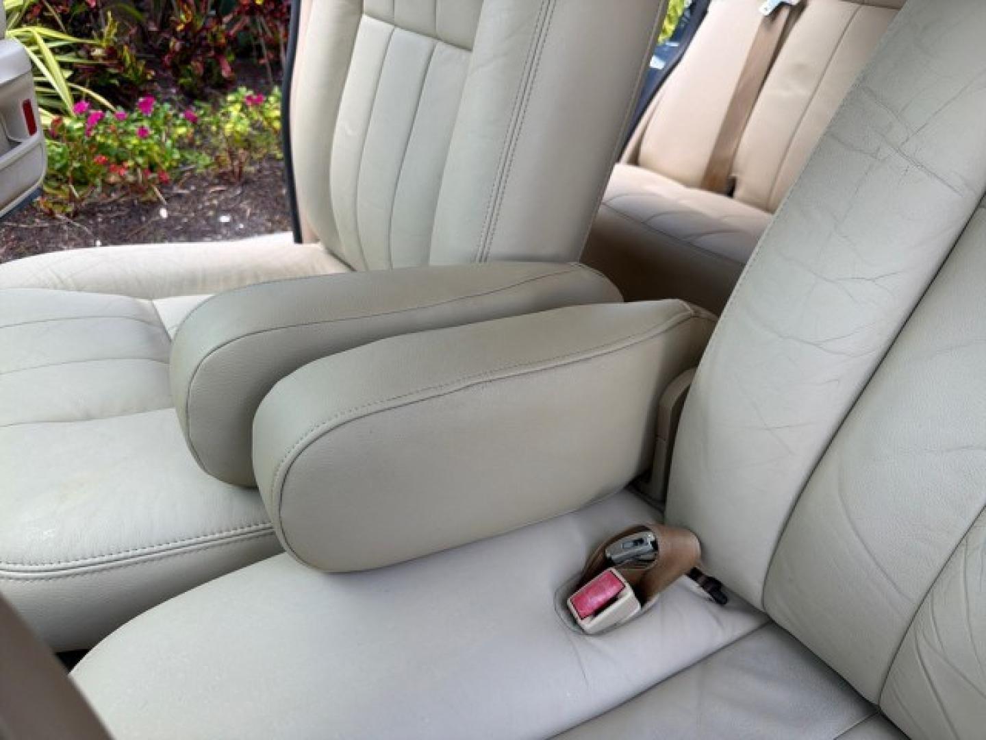 2007 Norsea Blue Pearl Metallic /Light Camel Mercury Grand Marquis LS LOW MILES 52,607 1 OWNER (2MEHM75V17X) with an 4.6L SOHC FFV V8 Engine engine, Automatic transmission, located at 4701 North Dixie Hwy, Pompano Beach, FL, 33064, (954) 422-2889, 26.240938, -80.123474 - OUR WEBPAGE FLORIDACARS1.COM HAS OVER 100 PHOTOS AND FREE CARFAX LINK 2007 Mercury Grand Marquis LS Sedan 4 DR 4.6L V8 F SOHC Flex Fuel 25 MPG Rear Wheel Drive Features ABS Brakes Air Conditioning Alloy Wheels AM/FM Stereo Automatic Transmission CD Audio Cruise Control Flex Fuel Vehicle Leather Seat- Photo#85