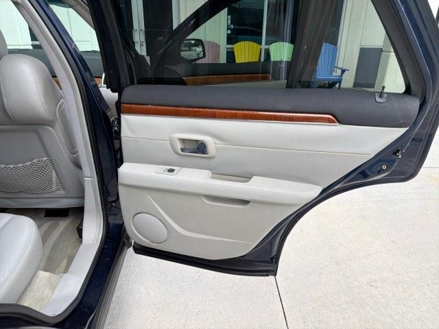 2008 Blue Chip /Cashmere/Cocoa Cadillac SRX SUNROOF LOW MILES 52,938 (1GYEE637380) with an 3.6L VVT V6 SFI Engine engine, Automatic transmission, located at 4701 North Dixie Hwy, Pompano Beach, FL, 33064, (954) 422-2889, 26.240938, -80.123474 - OUR WEBPAGE FLORIDACARS1.COM HAS OVER 100 PHOTOS AND FREE CARFAX LINK 2008 Cadillac SRX V6 4 Door Wagon/Sport Utility 3.6L V6 F Gasoline 24 MPG Rear Wheel Drive Features ABS Brakes Air Conditioning Alloy Wheels AM/FM Stereo Automatic Transmission Auxiliary Audio Input BOSE Sound System CD Audio Crui- Photo#17