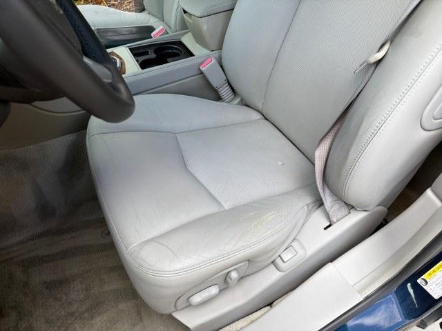 2008 Blue Chip /Cashmere/Cocoa Cadillac SRX SUNROOF LOW MILES 52,938 (1GYEE637380) with an 3.6L VVT V6 SFI Engine engine, Automatic transmission, located at 4701 North Dixie Hwy, Pompano Beach, FL, 33064, (954) 422-2889, 26.240938, -80.123474 - OUR WEBPAGE FLORIDACARS1.COM HAS OVER 100 PHOTOS AND FREE CARFAX LINK 2008 Cadillac SRX V6 4 Door Wagon/Sport Utility 3.6L V6 F Gasoline 24 MPG Rear Wheel Drive Features ABS Brakes Air Conditioning Alloy Wheels AM/FM Stereo Automatic Transmission Auxiliary Audio Input BOSE Sound System CD Audio Crui- Photo#73