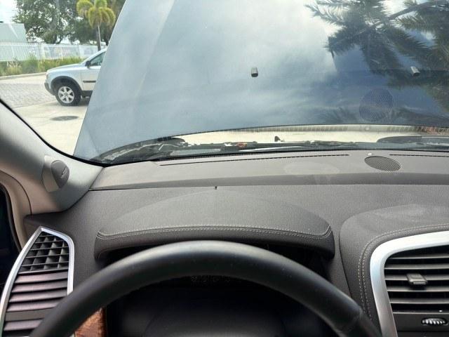 2008 Blue Chip /Cashmere/Cocoa Cadillac SRX SUNROOF LOW MILES 52,938 (1GYEE637380) with an 3.6L VVT V6 SFI Engine engine, Automatic transmission, located at 4701 North Dixie Hwy, Pompano Beach, FL, 33064, (954) 422-2889, 26.240938, -80.123474 - OUR WEBPAGE FLORIDACARS1.COM HAS OVER 100 PHOTOS AND FREE CARFAX LINK 2008 Cadillac SRX V6 4 Door Wagon/Sport Utility 3.6L V6 F Gasoline 24 MPG Rear Wheel Drive Features ABS Brakes Air Conditioning Alloy Wheels AM/FM Stereo Automatic Transmission Auxiliary Audio Input BOSE Sound System CD Audio Crui- Photo#91