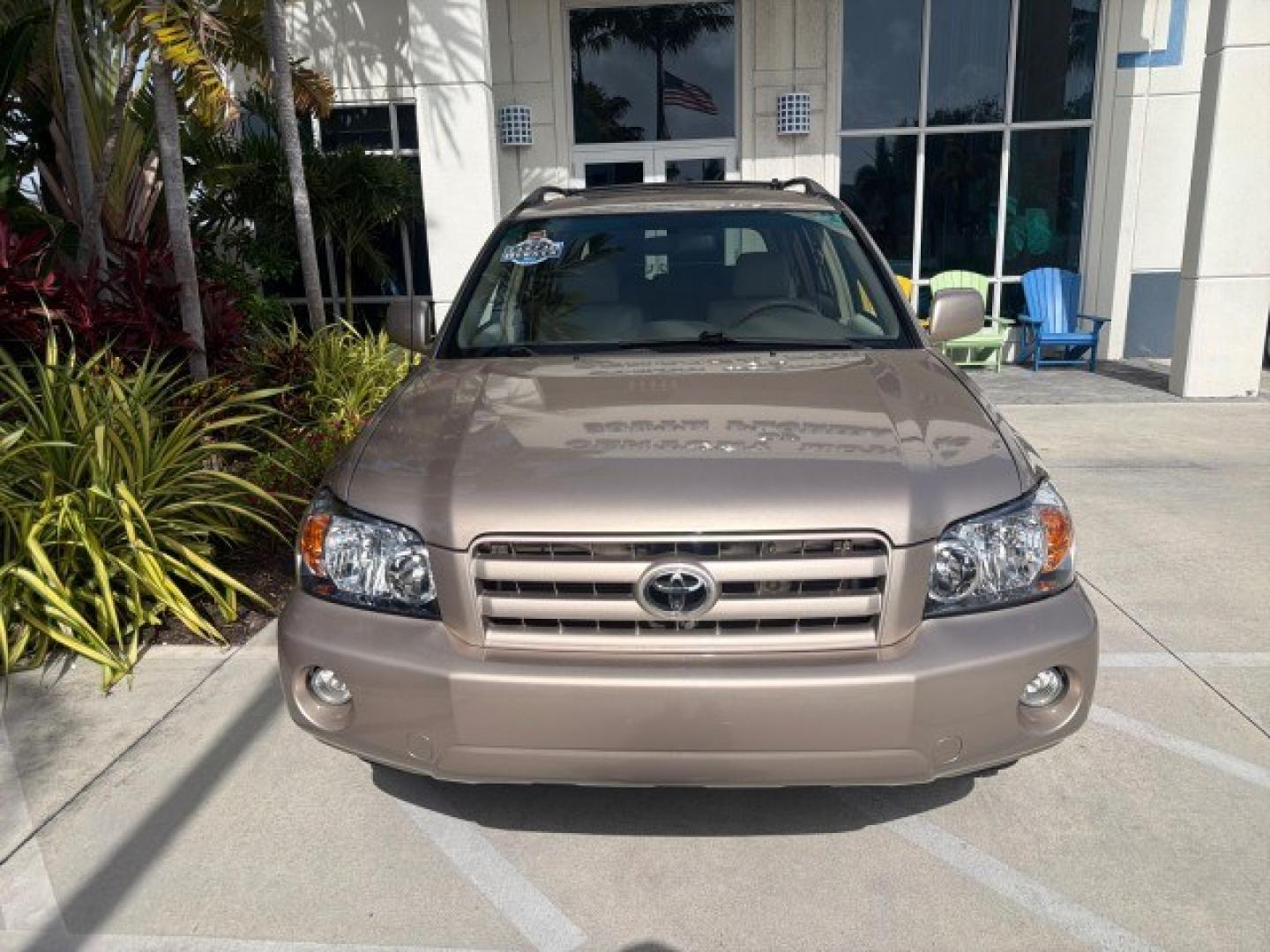 2007 Sonora Gold Pearl /Ivory Toyota Highlander LOW MILES 58,814 1 OWNER (JTEGD21A270) with an 2.4L DOHC SFI 16-Valve VVT-i 4-Cyl Engine engine, Automatic transmission, located at 4701 North Dixie Hwy, Pompano Beach, FL, 33064, (954) 422-2889, 26.240938, -80.123474 - OUR WEBPAGE FLORIDACARS1.COM HAS OVER 100 PHOTOS AND FREE CARFAX LINK 2007 Toyota Highlander 1 OWNER 4 Door Wagon/Sport Utility 2.4L I4 F DOHC 16V Gasoline 28 MPG Front Wheel Drive Features ABS Brakes Air Conditioning AM/FM Stereo Automatic Transmission Cassette Player CD Audio Cloth Seats Cruise Co- Photo#2