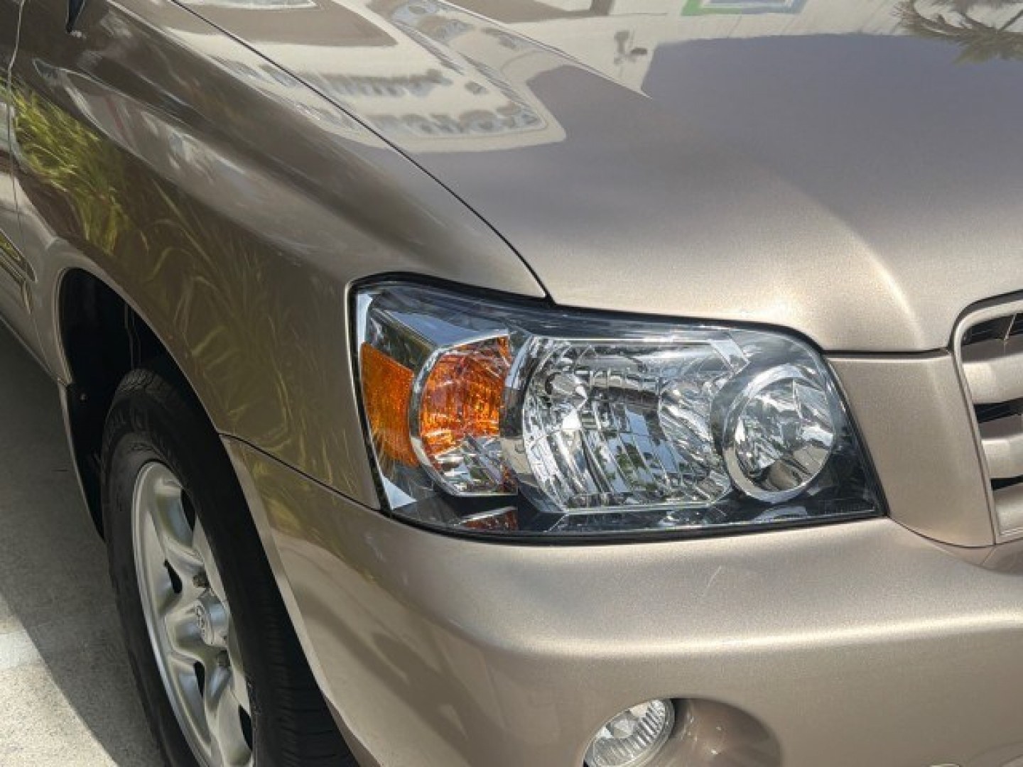 2007 Sonora Gold Pearl /Ivory Toyota Highlander LOW MILES 58,814 1 OWNER (JTEGD21A270) with an 2.4L DOHC SFI 16-Valve VVT-i 4-Cyl Engine engine, Automatic transmission, located at 4701 North Dixie Hwy, Pompano Beach, FL, 33064, (954) 422-2889, 26.240938, -80.123474 - OUR WEBPAGE FLORIDACARS1.COM HAS OVER 100 PHOTOS AND FREE CARFAX LINK 2007 Toyota Highlander 1 OWNER 4 Door Wagon/Sport Utility 2.4L I4 F DOHC 16V Gasoline 28 MPG Front Wheel Drive Features ABS Brakes Air Conditioning AM/FM Stereo Automatic Transmission Cassette Player CD Audio Cloth Seats Cruise Co- Photo#28