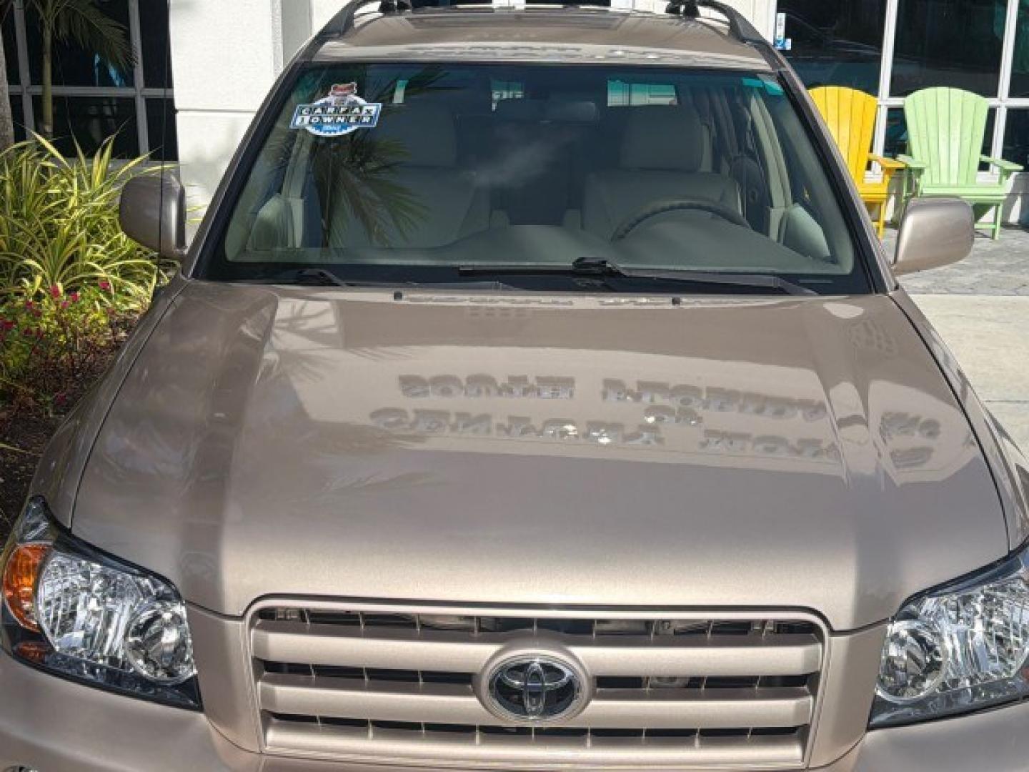 2007 Sonora Gold Pearl /Ivory Toyota Highlander LOW MILES 58,814 1 OWNER (JTEGD21A270) with an 2.4L DOHC SFI 16-Valve VVT-i 4-Cyl Engine engine, Automatic transmission, located at 4701 North Dixie Hwy, Pompano Beach, FL, 33064, (954) 422-2889, 26.240938, -80.123474 - OUR WEBPAGE FLORIDACARS1.COM HAS OVER 100 PHOTOS AND FREE CARFAX LINK 2007 Toyota Highlander 1 OWNER 4 Door Wagon/Sport Utility 2.4L I4 F DOHC 16V Gasoline 28 MPG Front Wheel Drive Features ABS Brakes Air Conditioning AM/FM Stereo Automatic Transmission Cassette Player CD Audio Cloth Seats Cruise Co- Photo#30