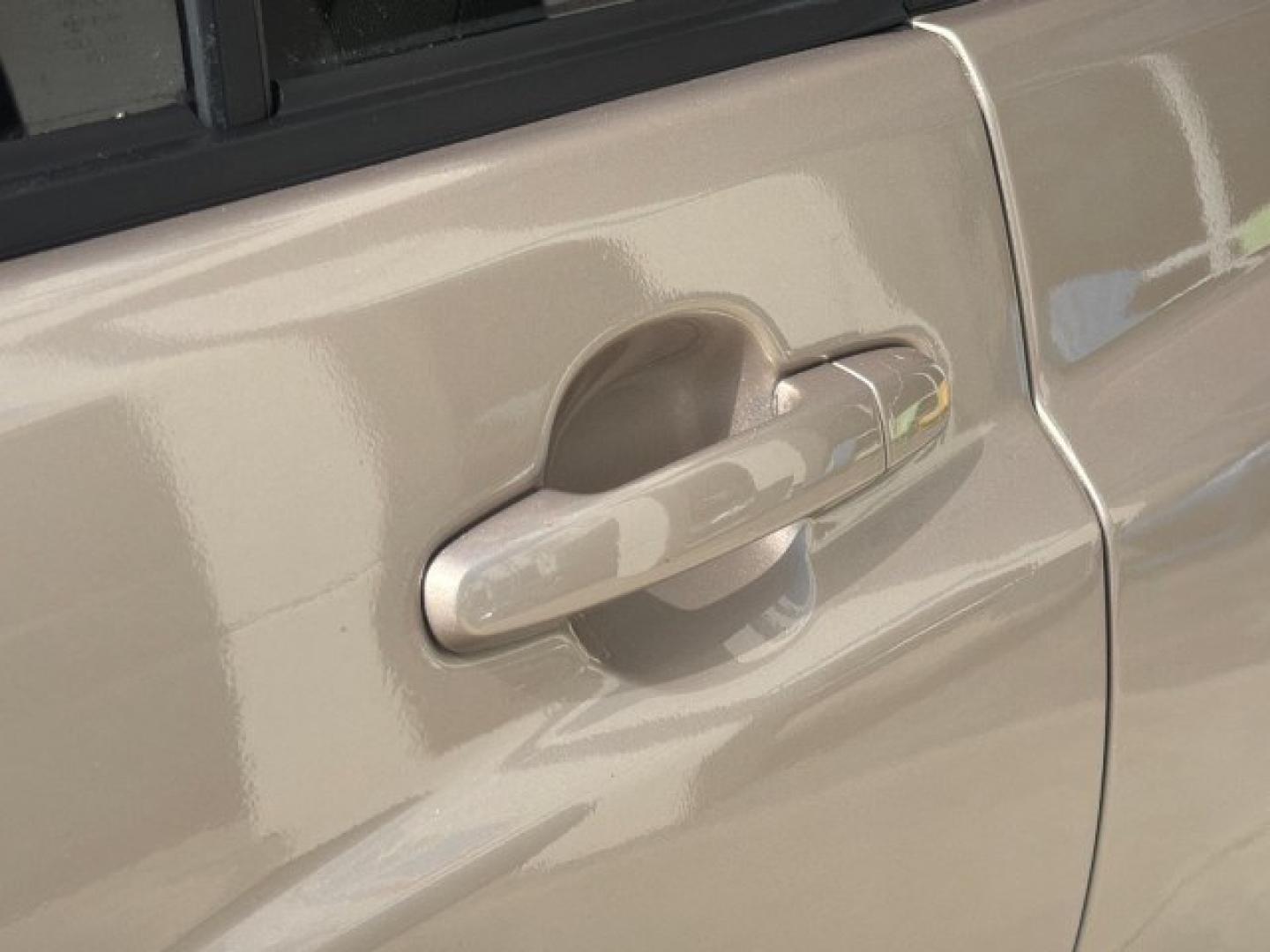 2007 Sonora Gold Pearl /Ivory Toyota Highlander LOW MILES 58,814 1 OWNER (JTEGD21A270) with an 2.4L DOHC SFI 16-Valve VVT-i 4-Cyl Engine engine, Automatic transmission, located at 4701 North Dixie Hwy, Pompano Beach, FL, 33064, (954) 422-2889, 26.240938, -80.123474 - OUR WEBPAGE FLORIDACARS1.COM HAS OVER 100 PHOTOS AND FREE CARFAX LINK 2007 Toyota Highlander 1 OWNER 4 Door Wagon/Sport Utility 2.4L I4 F DOHC 16V Gasoline 28 MPG Front Wheel Drive Features ABS Brakes Air Conditioning AM/FM Stereo Automatic Transmission Cassette Player CD Audio Cloth Seats Cruise Co- Photo#35