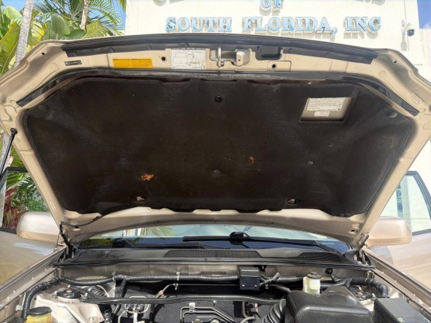 2007 Sonora Gold Pearl /Ivory Toyota Highlander LOW MILES 58,814 1 OWNER (JTEGD21A270) with an 2.4L DOHC SFI 16-Valve VVT-i 4-Cyl Engine engine, Automatic transmission, located at 4701 North Dixie Hwy, Pompano Beach, FL, 33064, (954) 422-2889, 26.240938, -80.123474 - OUR WEBPAGE FLORIDACARS1.COM HAS OVER 100 PHOTOS AND FREE CARFAX LINK 2007 Toyota Highlander 1 OWNER 4 Door Wagon/Sport Utility 2.4L I4 F DOHC 16V Gasoline 28 MPG Front Wheel Drive Features ABS Brakes Air Conditioning AM/FM Stereo Automatic Transmission Cassette Player CD Audio Cloth Seats Cruise Co- Photo#52