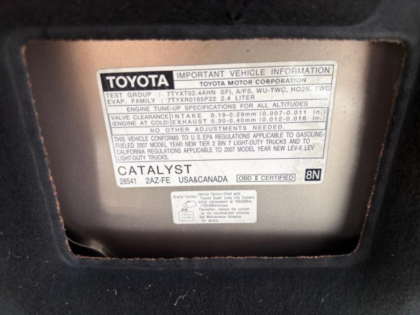 2007 Sonora Gold Pearl /Ivory Toyota Highlander LOW MILES 58,814 1 OWNER (JTEGD21A270) with an 2.4L DOHC SFI 16-Valve VVT-i 4-Cyl Engine engine, Automatic transmission, located at 4701 North Dixie Hwy, Pompano Beach, FL, 33064, (954) 422-2889, 26.240938, -80.123474 - OUR WEBPAGE FLORIDACARS1.COM HAS OVER 100 PHOTOS AND FREE CARFAX LINK 2007 Toyota Highlander 1 OWNER 4 Door Wagon/Sport Utility 2.4L I4 F DOHC 16V Gasoline 28 MPG Front Wheel Drive Features ABS Brakes Air Conditioning AM/FM Stereo Automatic Transmission Cassette Player CD Audio Cloth Seats Cruise Co- Photo#57