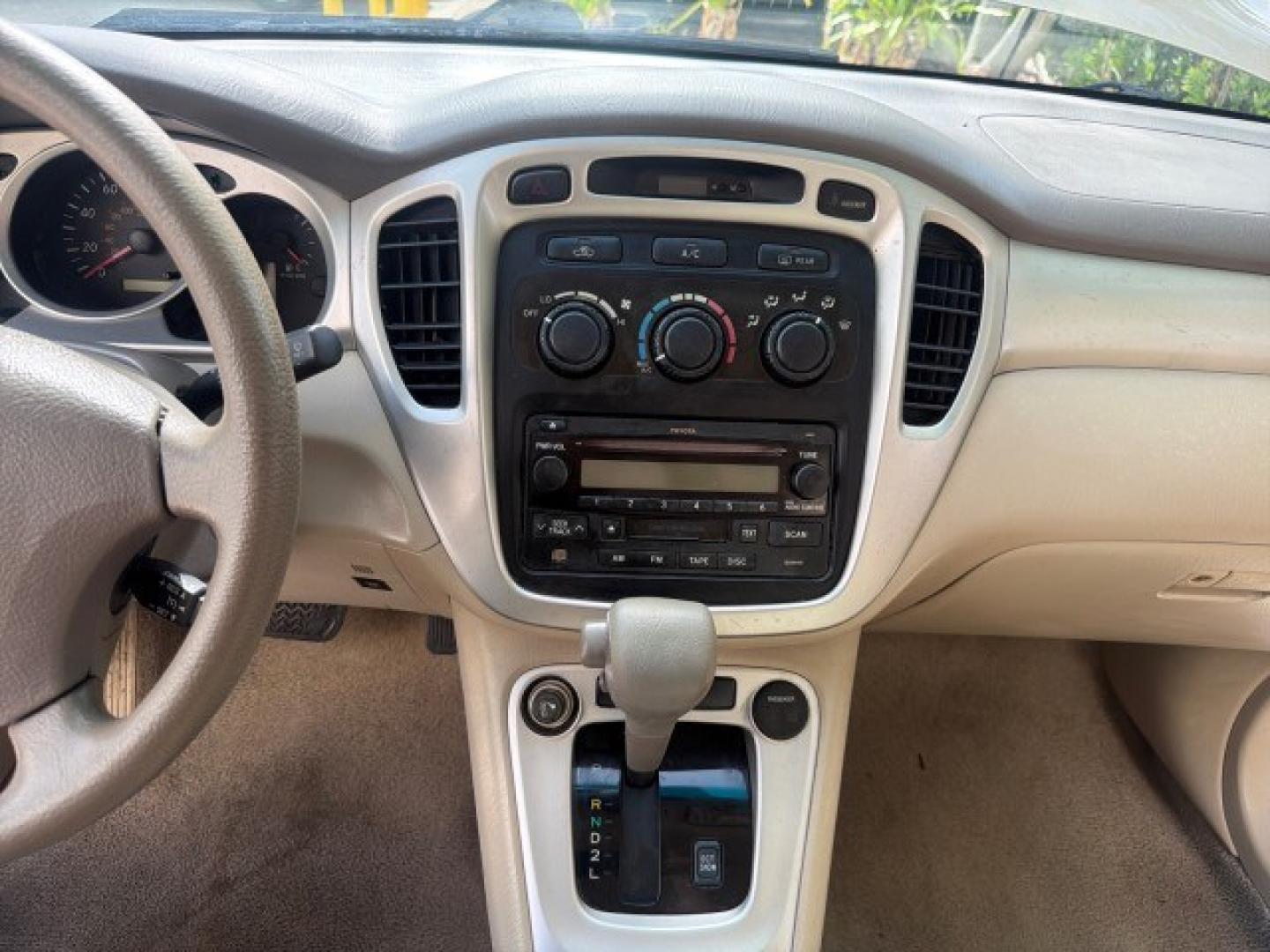 2007 Sonora Gold Pearl /Ivory Toyota Highlander LOW MILES 58,814 1 OWNER (JTEGD21A270) with an 2.4L DOHC SFI 16-Valve VVT-i 4-Cyl Engine engine, Automatic transmission, located at 4701 North Dixie Hwy, Pompano Beach, FL, 33064, (954) 422-2889, 26.240938, -80.123474 - OUR WEBPAGE FLORIDACARS1.COM HAS OVER 100 PHOTOS AND FREE CARFAX LINK 2007 Toyota Highlander 1 OWNER 4 Door Wagon/Sport Utility 2.4L I4 F DOHC 16V Gasoline 28 MPG Front Wheel Drive Features ABS Brakes Air Conditioning AM/FM Stereo Automatic Transmission Cassette Player CD Audio Cloth Seats Cruise Co- Photo#74