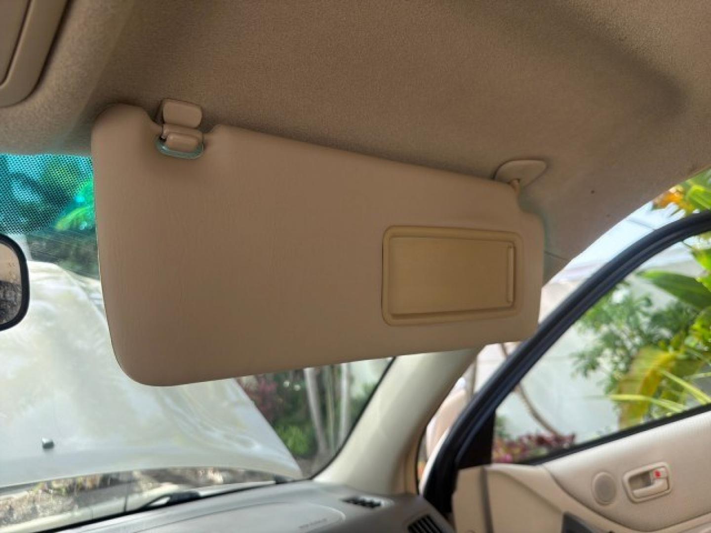 2007 Sonora Gold Pearl /Ivory Toyota Highlander LOW MILES 58,814 1 OWNER (JTEGD21A270) with an 2.4L DOHC SFI 16-Valve VVT-i 4-Cyl Engine engine, Automatic transmission, located at 4701 North Dixie Hwy, Pompano Beach, FL, 33064, (954) 422-2889, 26.240938, -80.123474 - OUR WEBPAGE FLORIDACARS1.COM HAS OVER 100 PHOTOS AND FREE CARFAX LINK 2007 Toyota Highlander 1 OWNER 4 Door Wagon/Sport Utility 2.4L I4 F DOHC 16V Gasoline 28 MPG Front Wheel Drive Features ABS Brakes Air Conditioning AM/FM Stereo Automatic Transmission Cassette Player CD Audio Cloth Seats Cruise Co- Photo#80