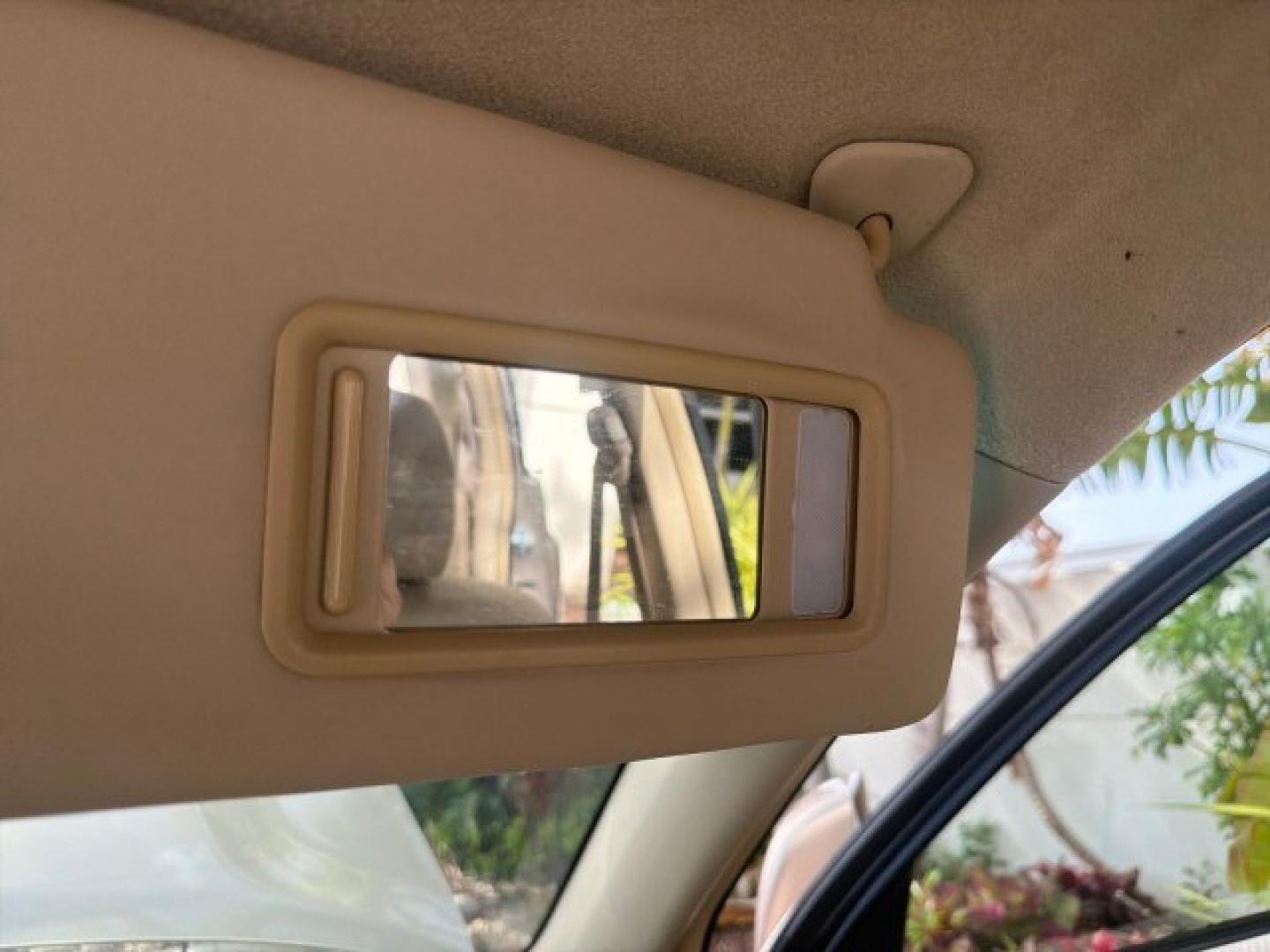 2007 Sonora Gold Pearl /Ivory Toyota Highlander LOW MILES 58,814 1 OWNER (JTEGD21A270) with an 2.4L DOHC SFI 16-Valve VVT-i 4-Cyl Engine engine, Automatic transmission, located at 4701 North Dixie Hwy, Pompano Beach, FL, 33064, (954) 422-2889, 26.240938, -80.123474 - OUR WEBPAGE FLORIDACARS1.COM HAS OVER 100 PHOTOS AND FREE CARFAX LINK 2007 Toyota Highlander 1 OWNER 4 Door Wagon/Sport Utility 2.4L I4 F DOHC 16V Gasoline 28 MPG Front Wheel Drive Features ABS Brakes Air Conditioning AM/FM Stereo Automatic Transmission Cassette Player CD Audio Cloth Seats Cruise Co- Photo#82