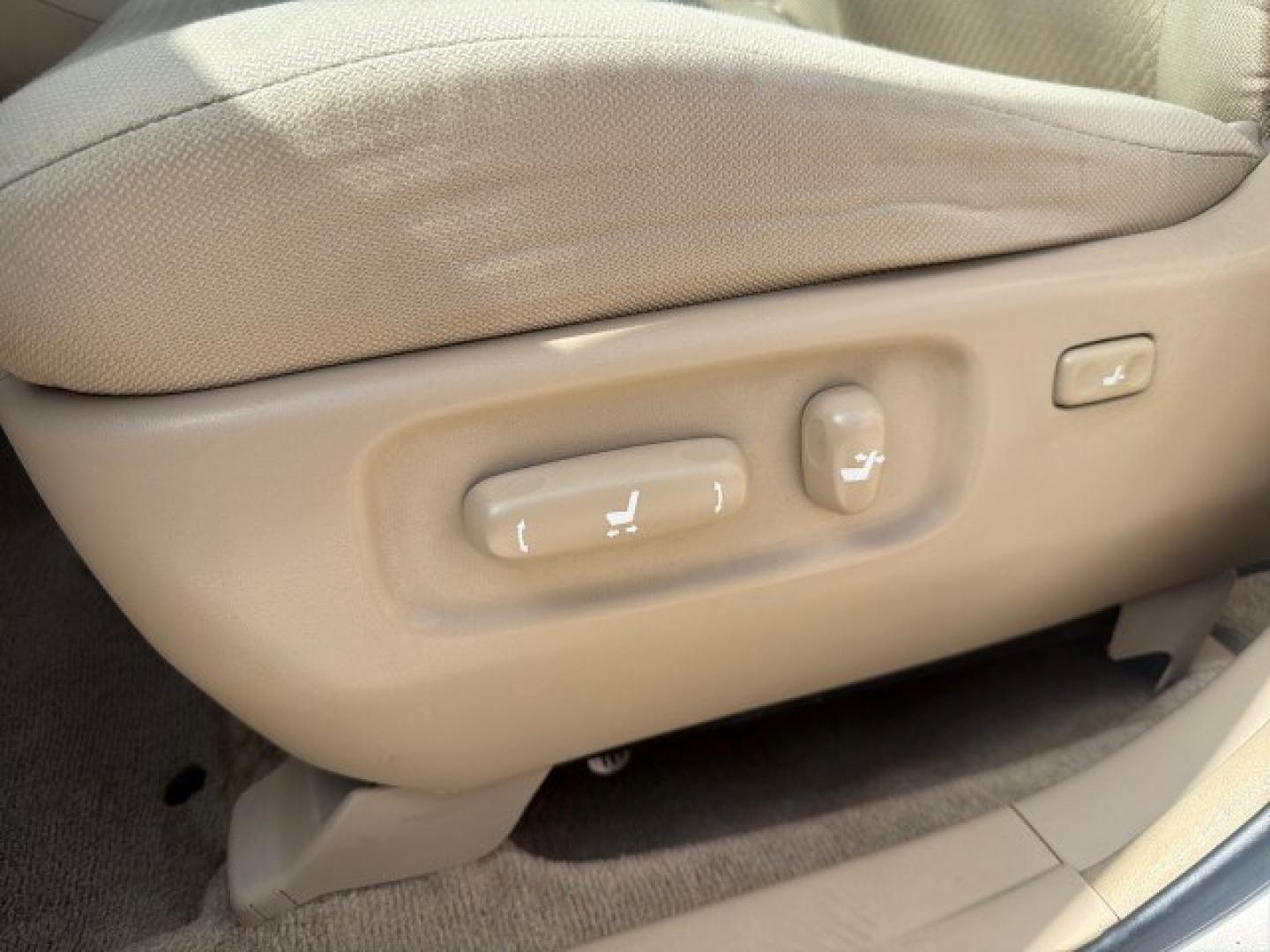 2007 Sonora Gold Pearl /Ivory Toyota Highlander LOW MILES 58,814 1 OWNER (JTEGD21A270) with an 2.4L DOHC SFI 16-Valve VVT-i 4-Cyl Engine engine, Automatic transmission, located at 4701 North Dixie Hwy, Pompano Beach, FL, 33064, (954) 422-2889, 26.240938, -80.123474 - OUR WEBPAGE FLORIDACARS1.COM HAS OVER 100 PHOTOS AND FREE CARFAX LINK 2007 Toyota Highlander 1 OWNER 4 Door Wagon/Sport Utility 2.4L I4 F DOHC 16V Gasoline 28 MPG Front Wheel Drive Features ABS Brakes Air Conditioning AM/FM Stereo Automatic Transmission Cassette Player CD Audio Cloth Seats Cruise Co- Photo#89