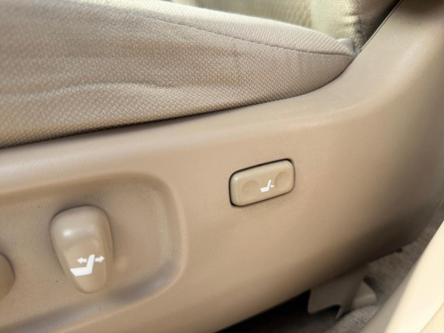 2007 Sonora Gold Pearl /Ivory Toyota Highlander LOW MILES 58,814 1 OWNER (JTEGD21A270) with an 2.4L DOHC SFI 16-Valve VVT-i 4-Cyl Engine engine, Automatic transmission, located at 4701 North Dixie Hwy, Pompano Beach, FL, 33064, (954) 422-2889, 26.240938, -80.123474 - OUR WEBPAGE FLORIDACARS1.COM HAS OVER 100 PHOTOS AND FREE CARFAX LINK 2007 Toyota Highlander 1 OWNER 4 Door Wagon/Sport Utility 2.4L I4 F DOHC 16V Gasoline 28 MPG Front Wheel Drive Features ABS Brakes Air Conditioning AM/FM Stereo Automatic Transmission Cassette Player CD Audio Cloth Seats Cruise Co- Photo#90
