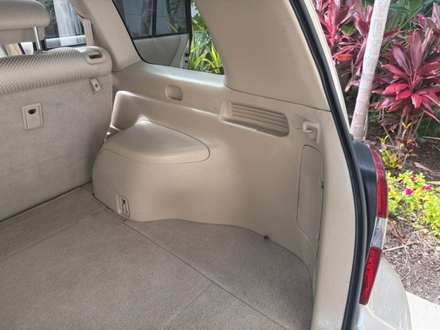 2007 Sonora Gold Pearl /Ivory Toyota Highlander LOW MILES 58,814 1 OWNER (JTEGD21A270) with an 2.4L DOHC SFI 16-Valve VVT-i 4-Cyl Engine engine, Automatic transmission, located at 4701 North Dixie Hwy, Pompano Beach, FL, 33064, (954) 422-2889, 26.240938, -80.123474 - OUR WEBPAGE FLORIDACARS1.COM HAS OVER 100 PHOTOS AND FREE CARFAX LINK 2007 Toyota Highlander 1 OWNER 4 Door Wagon/Sport Utility 2.4L I4 F DOHC 16V Gasoline 28 MPG Front Wheel Drive Features ABS Brakes Air Conditioning AM/FM Stereo Automatic Transmission Cassette Player CD Audio Cloth Seats Cruise Co- Photo#96