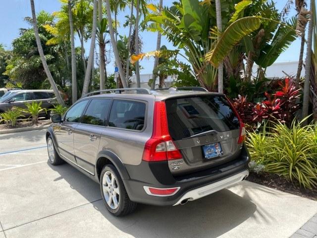 2009 Oyster Grey Metallic /Off Black Volvo XC70 3.0T AWD WAGON LOW MILES 78,683 (YV4BZ992X91) with an 3.0L DOHC 24-Valve Turbocharged I6 Engine engine, Automatic transmission, located at 4701 North Dixie Hwy, Pompano Beach, FL, 33064, (954) 422-2889, 26.240938, -80.123474 - OUR WEBPAGE FLORIDACARS1.COM HAS OVER 100 PHOTOS AND FREE CARFAX LINK 2009 Volvo XC70 T6 4WD 4 Door Wagon/Sport Utility 3.0L I6 F DOHC 24V Gasoline 22 MPG All Wheel Drive Features 4WD/AWD ABS Brakes Air Conditioning Alloy Wheels AM/FM Stereo Automatic Transmission Auxiliary Audio Input Bluetooth Tec- Photo#5