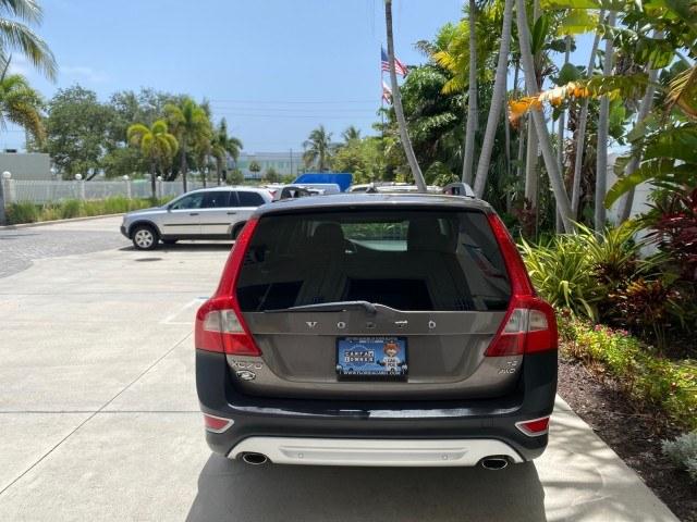 2009 Oyster Grey Metallic /Off Black Volvo XC70 3.0T AWD WAGON LOW MILES 78,683 (YV4BZ992X91) with an 3.0L DOHC 24-Valve Turbocharged I6 Engine engine, Automatic transmission, located at 4701 North Dixie Hwy, Pompano Beach, FL, 33064, (954) 422-2889, 26.240938, -80.123474 - OUR WEBPAGE FLORIDACARS1.COM HAS OVER 100 PHOTOS AND FREE CARFAX LINK 2009 Volvo XC70 T6 4WD 4 Door Wagon/Sport Utility 3.0L I6 F DOHC 24V Gasoline 22 MPG All Wheel Drive Features 4WD/AWD ABS Brakes Air Conditioning Alloy Wheels AM/FM Stereo Automatic Transmission Auxiliary Audio Input Bluetooth Tec- Photo#6