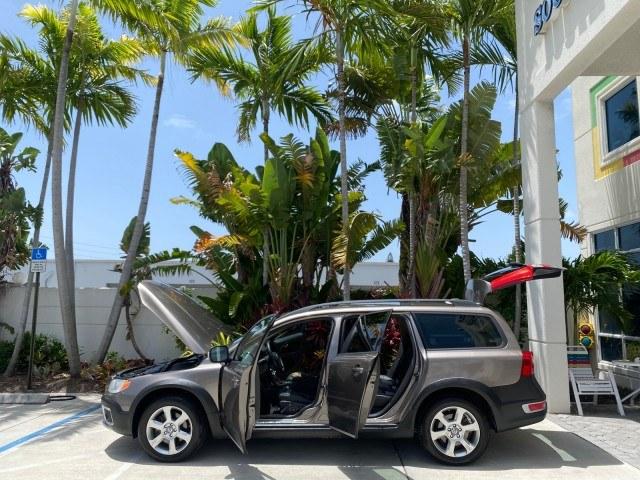 2009 Oyster Grey Metallic /Off Black Volvo XC70 3.0T AWD WAGON LOW MILES 78,683 (YV4BZ992X91) with an 3.0L DOHC 24-Valve Turbocharged I6 Engine engine, Automatic transmission, located at 4701 North Dixie Hwy, Pompano Beach, FL, 33064, (954) 422-2889, 26.240938, -80.123474 - OUR WEBPAGE FLORIDACARS1.COM HAS OVER 100 PHOTOS AND FREE CARFAX LINK 2009 Volvo XC70 T6 4WD 4 Door Wagon/Sport Utility 3.0L I6 F DOHC 24V Gasoline 22 MPG All Wheel Drive Features 4WD/AWD ABS Brakes Air Conditioning Alloy Wheels AM/FM Stereo Automatic Transmission Auxiliary Audio Input Bluetooth Tec- Photo#8