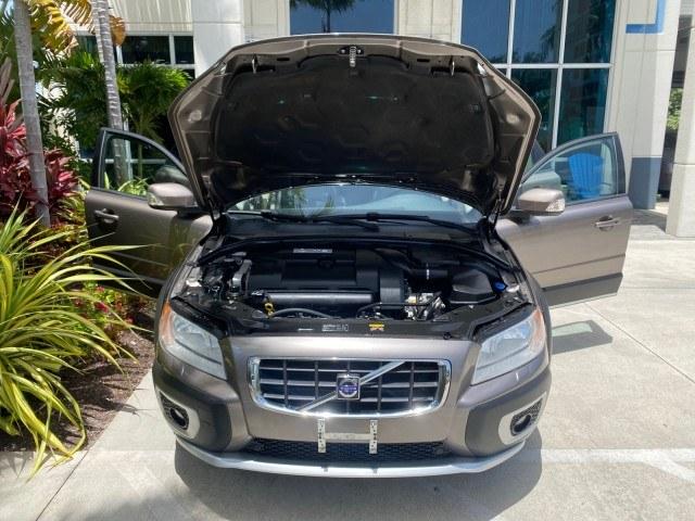 2009 Oyster Grey Metallic /Off Black Volvo XC70 3.0T AWD WAGON LOW MILES 78,683 (YV4BZ992X91) with an 3.0L DOHC 24-Valve Turbocharged I6 Engine engine, Automatic transmission, located at 4701 North Dixie Hwy, Pompano Beach, FL, 33064, (954) 422-2889, 26.240938, -80.123474 - OUR WEBPAGE FLORIDACARS1.COM HAS OVER 100 PHOTOS AND FREE CARFAX LINK 2009 Volvo XC70 T6 4WD 4 Door Wagon/Sport Utility 3.0L I6 F DOHC 24V Gasoline 22 MPG All Wheel Drive Features 4WD/AWD ABS Brakes Air Conditioning Alloy Wheels AM/FM Stereo Automatic Transmission Auxiliary Audio Input Bluetooth Tec- Photo#17