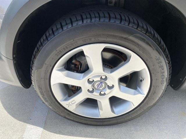 2009 Oyster Grey Metallic /Off Black Volvo XC70 3.0T AWD WAGON LOW MILES 78,683 (YV4BZ992X91) with an 3.0L DOHC 24-Valve Turbocharged I6 Engine engine, Automatic transmission, located at 4701 North Dixie Hwy, Pompano Beach, FL, 33064, (954) 422-2889, 26.240938, -80.123474 - OUR WEBPAGE FLORIDACARS1.COM HAS OVER 100 PHOTOS AND FREE CARFAX LINK 2009 Volvo XC70 T6 4WD 4 Door Wagon/Sport Utility 3.0L I6 F DOHC 24V Gasoline 22 MPG All Wheel Drive Features 4WD/AWD ABS Brakes Air Conditioning Alloy Wheels AM/FM Stereo Automatic Transmission Auxiliary Audio Input Bluetooth Tec- Photo#19