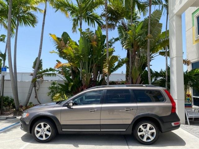 2009 Oyster Grey Metallic /Off Black Volvo XC70 3.0T AWD WAGON LOW MILES 78,683 (YV4BZ992X91) with an 3.0L DOHC 24-Valve Turbocharged I6 Engine engine, Automatic transmission, located at 4701 North Dixie Hwy, Pompano Beach, FL, 33064, (954) 422-2889, 26.240938, -80.123474 - OUR WEBPAGE FLORIDACARS1.COM HAS OVER 100 PHOTOS AND FREE CARFAX LINK 2009 Volvo XC70 T6 4WD 4 Door Wagon/Sport Utility 3.0L I6 F DOHC 24V Gasoline 22 MPG All Wheel Drive Features 4WD/AWD ABS Brakes Air Conditioning Alloy Wheels AM/FM Stereo Automatic Transmission Auxiliary Audio Input Bluetooth Tec- Photo#30