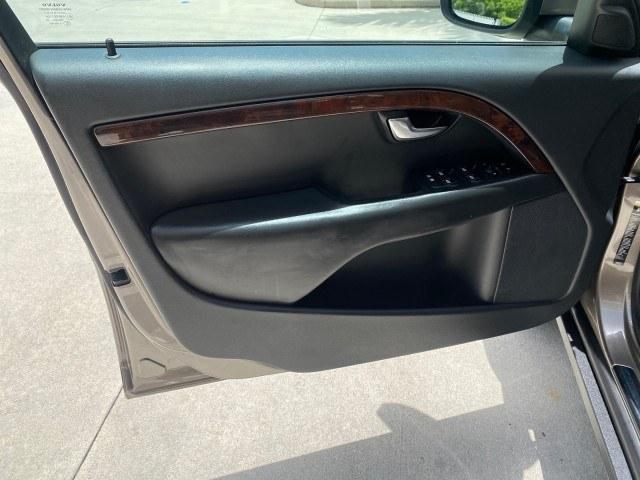 2009 Oyster Grey Metallic /Off Black Volvo XC70 3.0T AWD WAGON LOW MILES 78,683 (YV4BZ992X91) with an 3.0L DOHC 24-Valve Turbocharged I6 Engine engine, Automatic transmission, located at 4701 North Dixie Hwy, Pompano Beach, FL, 33064, (954) 422-2889, 26.240938, -80.123474 - OUR WEBPAGE FLORIDACARS1.COM HAS OVER 100 PHOTOS AND FREE CARFAX LINK 2009 Volvo XC70 T6 4WD 4 Door Wagon/Sport Utility 3.0L I6 F DOHC 24V Gasoline 22 MPG All Wheel Drive Features 4WD/AWD ABS Brakes Air Conditioning Alloy Wheels AM/FM Stereo Automatic Transmission Auxiliary Audio Input Bluetooth Tec- Photo#41