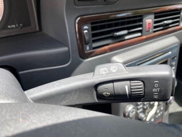 2009 Oyster Grey Metallic /Off Black Volvo XC70 3.0T AWD WAGON LOW MILES 78,683 (YV4BZ992X91) with an 3.0L DOHC 24-Valve Turbocharged I6 Engine engine, Automatic transmission, located at 4701 North Dixie Hwy, Pompano Beach, FL, 33064, (954) 422-2889, 26.240938, -80.123474 - OUR WEBPAGE FLORIDACARS1.COM HAS OVER 100 PHOTOS AND FREE CARFAX LINK 2009 Volvo XC70 T6 4WD 4 Door Wagon/Sport Utility 3.0L I6 F DOHC 24V Gasoline 22 MPG All Wheel Drive Features 4WD/AWD ABS Brakes Air Conditioning Alloy Wheels AM/FM Stereo Automatic Transmission Auxiliary Audio Input Bluetooth Tec- Photo#52