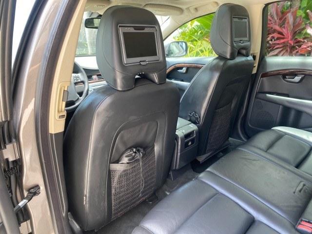 2009 Oyster Grey Metallic /Off Black Volvo XC70 3.0T AWD WAGON LOW MILES 78,683 (YV4BZ992X91) with an 3.0L DOHC 24-Valve Turbocharged I6 Engine engine, Automatic transmission, located at 4701 North Dixie Hwy, Pompano Beach, FL, 33064, (954) 422-2889, 26.240938, -80.123474 - OUR WEBPAGE FLORIDACARS1.COM HAS OVER 100 PHOTOS AND FREE CARFAX LINK 2009 Volvo XC70 T6 4WD 4 Door Wagon/Sport Utility 3.0L I6 F DOHC 24V Gasoline 22 MPG All Wheel Drive Features 4WD/AWD ABS Brakes Air Conditioning Alloy Wheels AM/FM Stereo Automatic Transmission Auxiliary Audio Input Bluetooth Tec- Photo#82