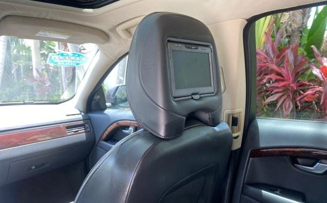 2009 Oyster Grey Metallic /Off Black Volvo XC70 3.0T AWD WAGON LOW MILES 78,683 (YV4BZ992X91) with an 3.0L DOHC 24-Valve Turbocharged I6 Engine engine, Automatic transmission, located at 4701 North Dixie Hwy, Pompano Beach, FL, 33064, (954) 422-2889, 26.240938, -80.123474 - OUR WEBPAGE FLORIDACARS1.COM HAS OVER 100 PHOTOS AND FREE CARFAX LINK 2009 Volvo XC70 T6 4WD 4 Door Wagon/Sport Utility 3.0L I6 F DOHC 24V Gasoline 22 MPG All Wheel Drive Features 4WD/AWD ABS Brakes Air Conditioning Alloy Wheels AM/FM Stereo Automatic Transmission Auxiliary Audio Input Bluetooth Tec- Photo#88