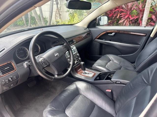 2009 Oyster Grey Metallic /Off Black Volvo XC70 3.0T AWD WAGON LOW MILES 78,683 (YV4BZ992X91) with an 3.0L DOHC 24-Valve Turbocharged I6 Engine engine, Automatic transmission, located at 4701 North Dixie Hwy, Pompano Beach, FL, 33064, (954) 422-2889, 26.240938, -80.123474 - OUR WEBPAGE FLORIDACARS1.COM HAS OVER 100 PHOTOS AND FREE CARFAX LINK 2009 Volvo XC70 T6 4WD 4 Door Wagon/Sport Utility 3.0L I6 F DOHC 24V Gasoline 22 MPG All Wheel Drive Features 4WD/AWD ABS Brakes Air Conditioning Alloy Wheels AM/FM Stereo Automatic Transmission Auxiliary Audio Input Bluetooth Tec- Photo#47