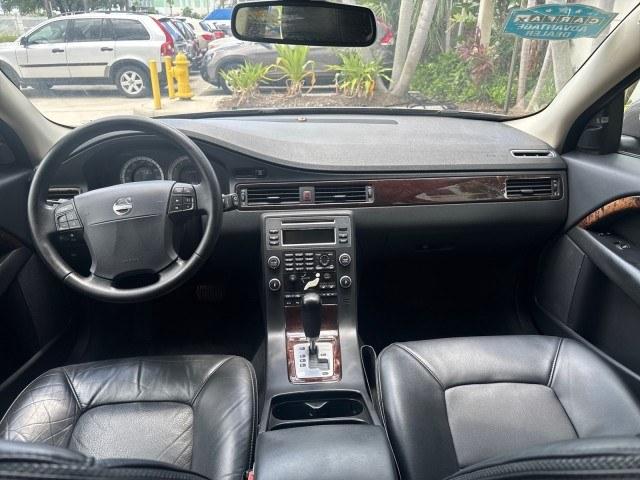 2009 Oyster Grey Metallic /Off Black Volvo XC70 3.0T AWD WAGON LOW MILES 78,683 (YV4BZ992X91) with an 3.0L DOHC 24-Valve Turbocharged I6 Engine engine, Automatic transmission, located at 4701 North Dixie Hwy, Pompano Beach, FL, 33064, (954) 422-2889, 26.240938, -80.123474 - OUR WEBPAGE FLORIDACARS1.COM HAS OVER 100 PHOTOS AND FREE CARFAX LINK 2009 Volvo XC70 T6 4WD 4 Door Wagon/Sport Utility 3.0L I6 F DOHC 24V Gasoline 22 MPG All Wheel Drive Features 4WD/AWD ABS Brakes Air Conditioning Alloy Wheels AM/FM Stereo Automatic Transmission Auxiliary Audio Input Bluetooth Tec- Photo#85