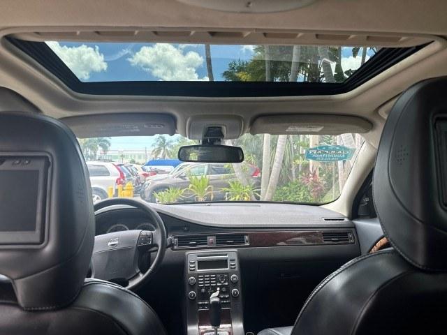 2009 Oyster Grey Metallic /Off Black Volvo XC70 3.0T AWD WAGON LOW MILES 78,683 (YV4BZ992X91) with an 3.0L DOHC 24-Valve Turbocharged I6 Engine engine, Automatic transmission, located at 4701 North Dixie Hwy, Pompano Beach, FL, 33064, (954) 422-2889, 26.240938, -80.123474 - OUR WEBPAGE FLORIDACARS1.COM HAS OVER 100 PHOTOS AND FREE CARFAX LINK 2009 Volvo XC70 T6 4WD 4 Door Wagon/Sport Utility 3.0L I6 F DOHC 24V Gasoline 22 MPG All Wheel Drive Features 4WD/AWD ABS Brakes Air Conditioning Alloy Wheels AM/FM Stereo Automatic Transmission Auxiliary Audio Input Bluetooth Tec- Photo#86