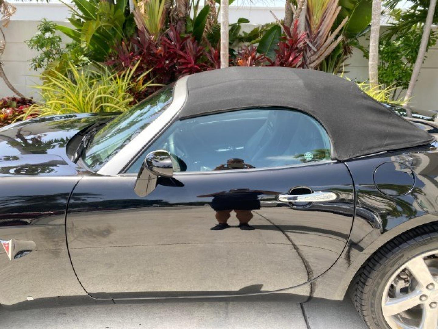2008 Mysterious (Black) /Ebony Pontiac Solstice GXP 2.0 ECOTURBO LOW MILES 26,059 (1G2MG35X28Y) with an Turbo Ecotec 2.0L VVT DOHC 4-Cyl Aluminum Engine engine, Manual transmission, located at 4701 North Dixie Hwy, Pompano Beach, FL, 33064, (954) 422-2889, 26.240938, -80.123474 - OUR WEBPAGE FLORIDACARS1.COM HAS OVER 100 PHOTOS AND FREE CARFAX LINK 2008 Pontiac Solstice GXP Convertible 2.0L I4 F Gasoline 31 MPG Rear Wheel Drive Features ABS Brakes Air Conditioning Alloy Wheels AM/FM Stereo Auxiliary Audio Input CD Audio Convenience Package Cruise Control Leather Seats Manual- Photo#36