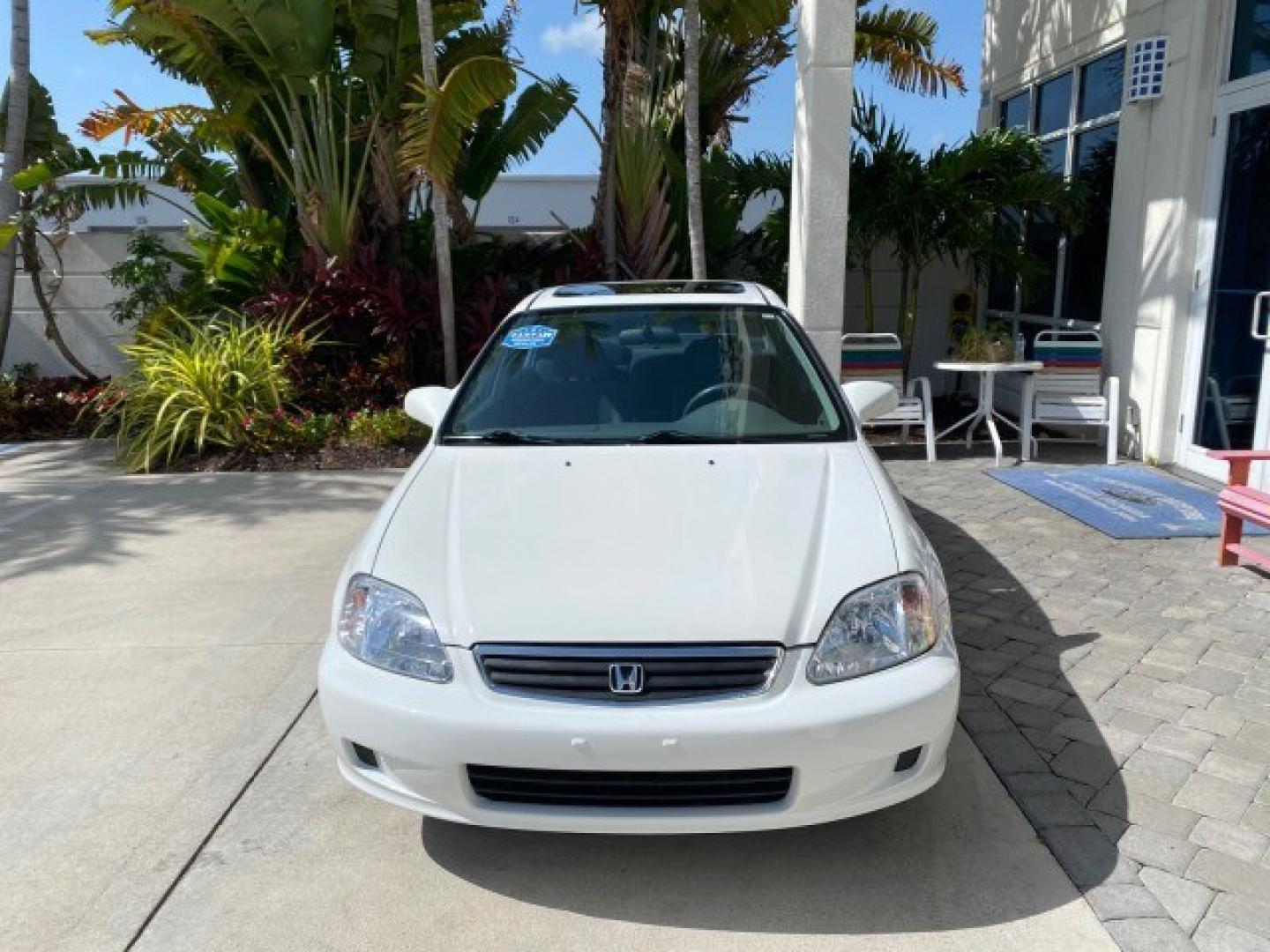 2000 Taffeta White /Gray Honda Civic EX LOW MILES 45,406 (1HGEJ8642YL) with an 1.6L SOHC VTEC 16-Valve I4 Engine engine, Automatic transmission, located at 4701 North Dixie Hwy, Pompano Beach, FL, 33064, (954) 422-2889, 26.240938, -80.123474 - OUR WEBPAGE FLORIDACARS1.COM HAS OVER 100 PHOTOS AND FREE CARFAX LINK 2000 Honda Civic EX Sedan 4 DR 1.6L I4 F 16V Gasoline 35 MPG Front Wheel Drive Features ABS Brakes Air Conditioning AM/FM Stereo Automatic Transmission CD Audio Cruise Control Power Locks Power Mirrors Power Windows Rear Defroster- Photo#2