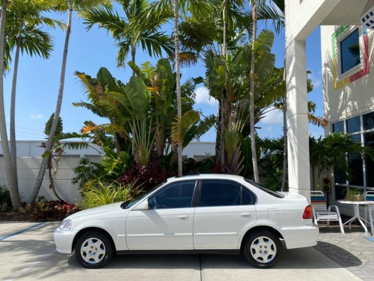 2000 Taffeta White /Gray Honda Civic EX LOW MILES 45,406 (1HGEJ8642YL) with an 1.6L SOHC VTEC 16-Valve I4 Engine engine, Automatic transmission, located at 4701 North Dixie Hwy, Pompano Beach, FL, 33064, (954) 422-2889, 26.240938, -80.123474 - OUR WEBPAGE FLORIDACARS1.COM HAS OVER 100 PHOTOS AND FREE CARFAX LINK 2000 Honda Civic EX Sedan 4 DR 1.6L I4 F 16V Gasoline 35 MPG Front Wheel Drive Features ABS Brakes Air Conditioning AM/FM Stereo Automatic Transmission CD Audio Cruise Control Power Locks Power Mirrors Power Windows Rear Defroster- Photo#4