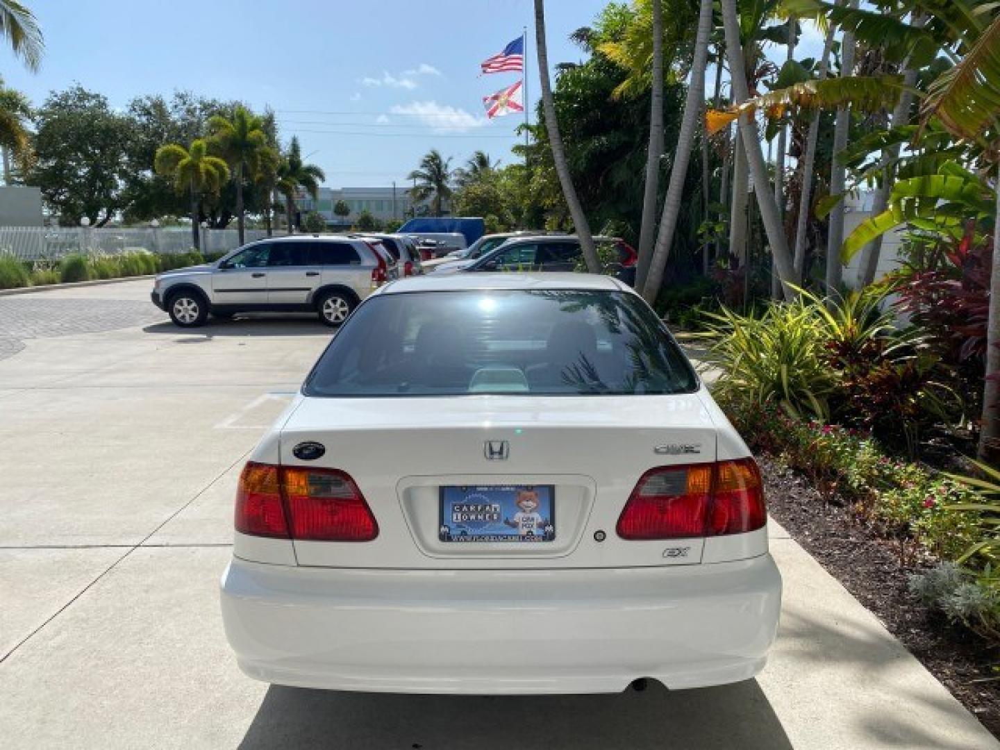 2000 Taffeta White /Gray Honda Civic EX LOW MILES 45,406 (1HGEJ8642YL) with an 1.6L SOHC VTEC 16-Valve I4 Engine engine, Automatic transmission, located at 4701 North Dixie Hwy, Pompano Beach, FL, 33064, (954) 422-2889, 26.240938, -80.123474 - OUR WEBPAGE FLORIDACARS1.COM HAS OVER 100 PHOTOS AND FREE CARFAX LINK 2000 Honda Civic EX Sedan 4 DR 1.6L I4 F 16V Gasoline 35 MPG Front Wheel Drive Features ABS Brakes Air Conditioning AM/FM Stereo Automatic Transmission CD Audio Cruise Control Power Locks Power Mirrors Power Windows Rear Defroster- Photo#6