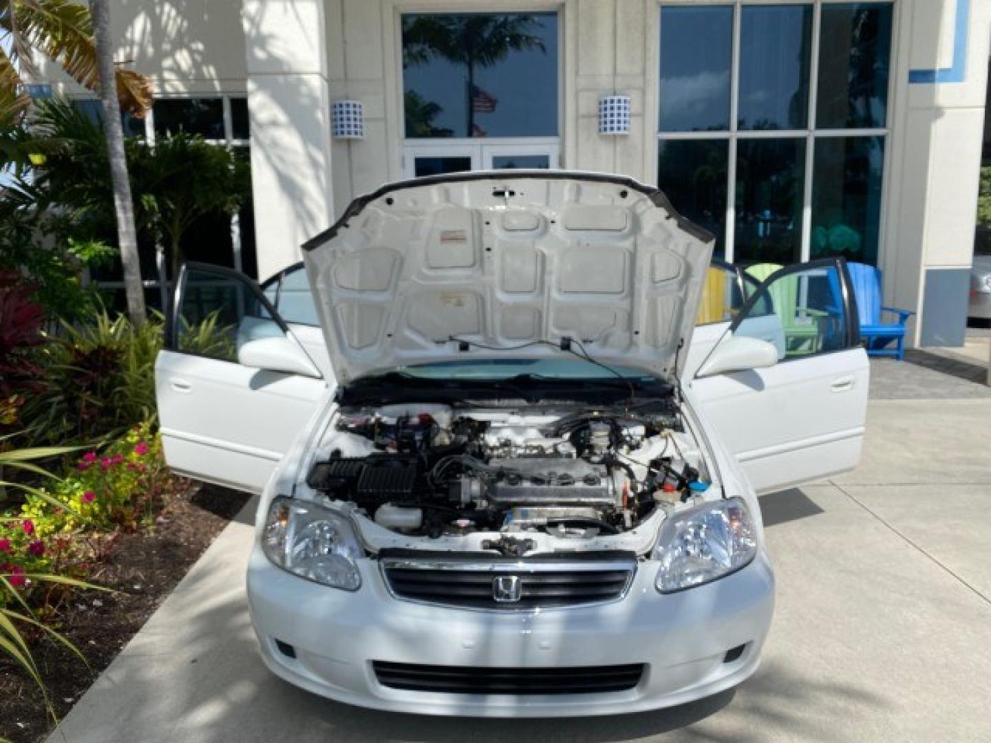 2000 Taffeta White /Gray Honda Civic EX LOW MILES 45,406 (1HGEJ8642YL) with an 1.6L SOHC VTEC 16-Valve I4 Engine engine, Automatic transmission, located at 4701 North Dixie Hwy, Pompano Beach, FL, 33064, (954) 422-2889, 26.240938, -80.123474 - OUR WEBPAGE FLORIDACARS1.COM HAS OVER 100 PHOTOS AND FREE CARFAX LINK 2000 Honda Civic EX Sedan 4 DR 1.6L I4 F 16V Gasoline 35 MPG Front Wheel Drive Features ABS Brakes Air Conditioning AM/FM Stereo Automatic Transmission CD Audio Cruise Control Power Locks Power Mirrors Power Windows Rear Defroster- Photo#17
