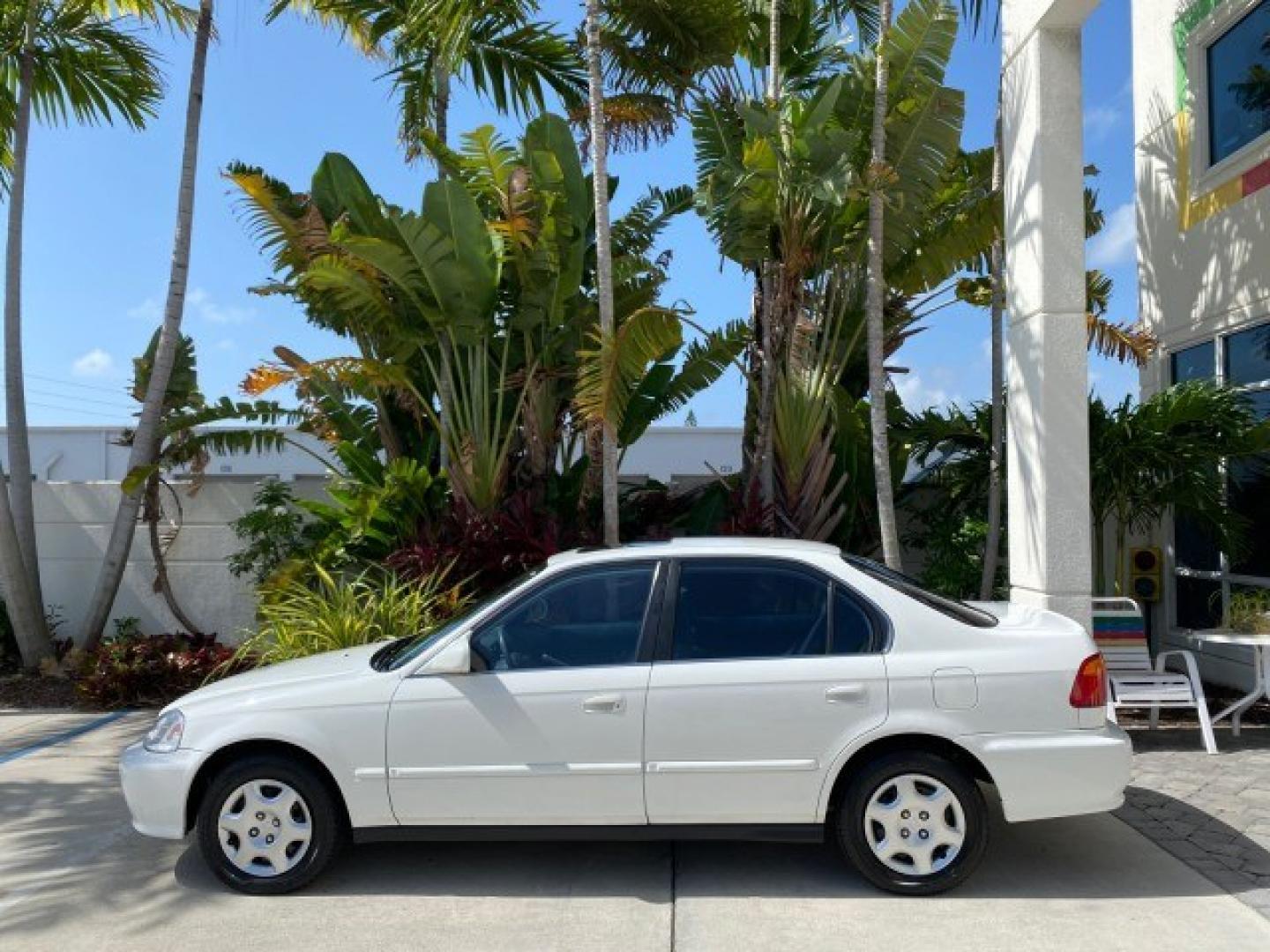 2000 Taffeta White /Gray Honda Civic EX LOW MILES 45,406 (1HGEJ8642YL) with an 1.6L SOHC VTEC 16-Valve I4 Engine engine, Automatic transmission, located at 4701 North Dixie Hwy, Pompano Beach, FL, 33064, (954) 422-2889, 26.240938, -80.123474 - OUR WEBPAGE FLORIDACARS1.COM HAS OVER 100 PHOTOS AND FREE CARFAX LINK 2000 Honda Civic EX Sedan 4 DR 1.6L I4 F 16V Gasoline 35 MPG Front Wheel Drive Features ABS Brakes Air Conditioning AM/FM Stereo Automatic Transmission CD Audio Cruise Control Power Locks Power Mirrors Power Windows Rear Defroster- Photo#30