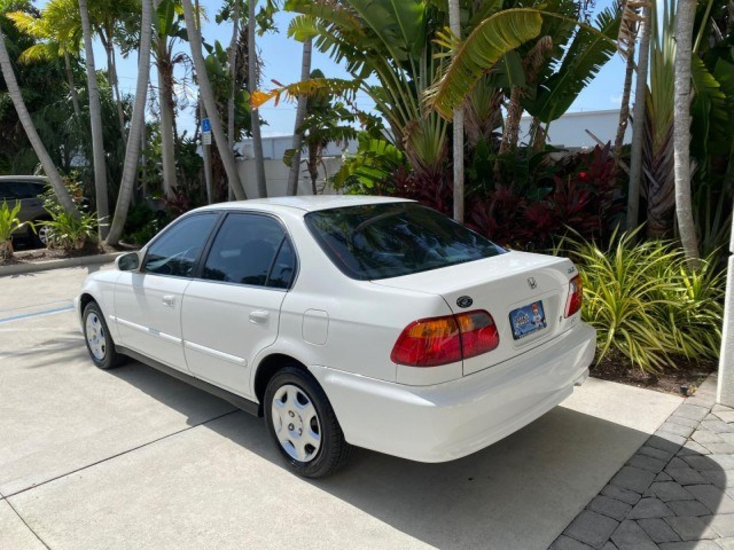 2000 Taffeta White /Gray Honda Civic EX LOW MILES 45,406 (1HGEJ8642YL) with an 1.6L SOHC VTEC 16-Valve I4 Engine engine, Automatic transmission, located at 4701 North Dixie Hwy, Pompano Beach, FL, 33064, (954) 422-2889, 26.240938, -80.123474 - OUR WEBPAGE FLORIDACARS1.COM HAS OVER 100 PHOTOS AND FREE CARFAX LINK 2000 Honda Civic EX Sedan 4 DR 1.6L I4 F 16V Gasoline 35 MPG Front Wheel Drive Features ABS Brakes Air Conditioning AM/FM Stereo Automatic Transmission CD Audio Cruise Control Power Locks Power Mirrors Power Windows Rear Defroster- Photo#32