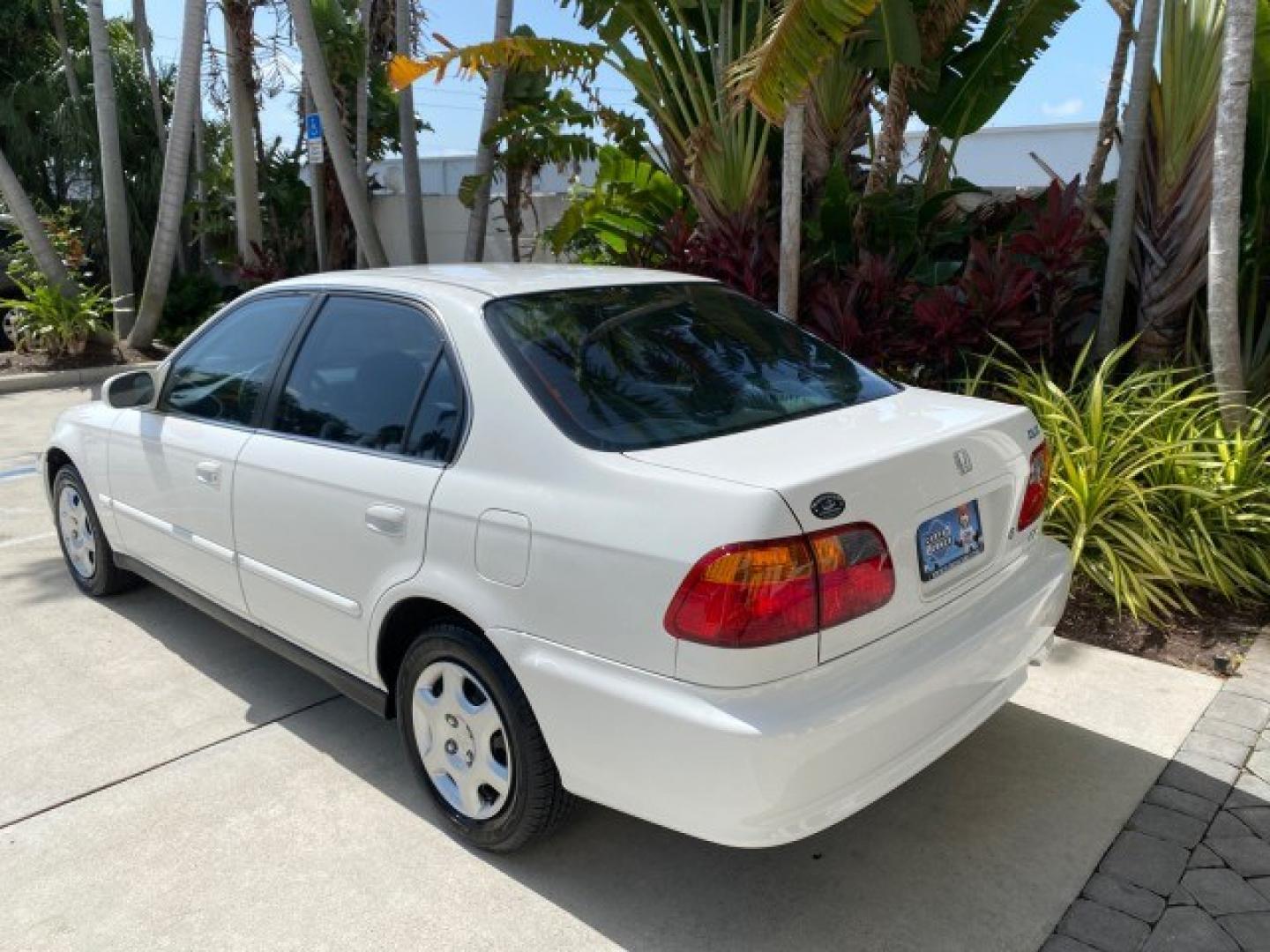 2000 Taffeta White /Gray Honda Civic EX LOW MILES 45,406 (1HGEJ8642YL) with an 1.6L SOHC VTEC 16-Valve I4 Engine engine, Automatic transmission, located at 4701 North Dixie Hwy, Pompano Beach, FL, 33064, (954) 422-2889, 26.240938, -80.123474 - OUR WEBPAGE FLORIDACARS1.COM HAS OVER 100 PHOTOS AND FREE CARFAX LINK 2000 Honda Civic EX Sedan 4 DR 1.6L I4 F 16V Gasoline 35 MPG Front Wheel Drive Features ABS Brakes Air Conditioning AM/FM Stereo Automatic Transmission CD Audio Cruise Control Power Locks Power Mirrors Power Windows Rear Defroster- Photo#33