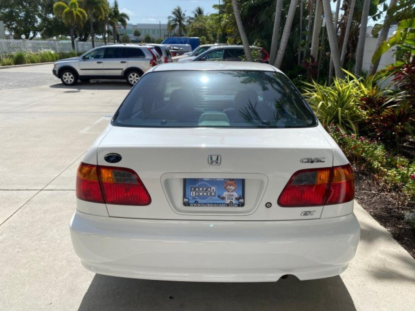 2000 Taffeta White /Gray Honda Civic EX LOW MILES 45,406 (1HGEJ8642YL) with an 1.6L SOHC VTEC 16-Valve I4 Engine engine, Automatic transmission, located at 4701 North Dixie Hwy, Pompano Beach, FL, 33064, (954) 422-2889, 26.240938, -80.123474 - OUR WEBPAGE FLORIDACARS1.COM HAS OVER 100 PHOTOS AND FREE CARFAX LINK 2000 Honda Civic EX Sedan 4 DR 1.6L I4 F 16V Gasoline 35 MPG Front Wheel Drive Features ABS Brakes Air Conditioning AM/FM Stereo Automatic Transmission CD Audio Cruise Control Power Locks Power Mirrors Power Windows Rear Defroster- Photo#35