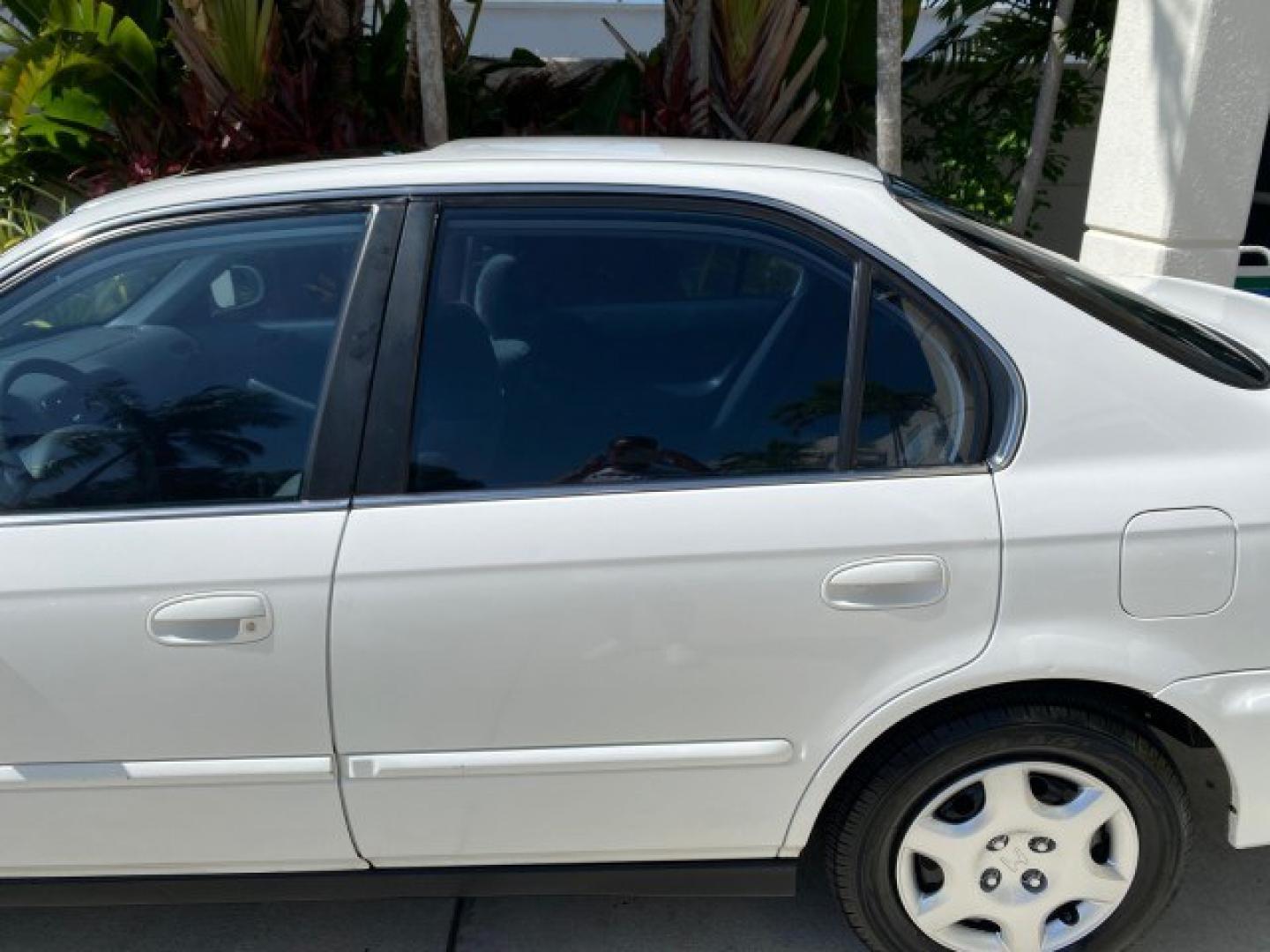 2000 Taffeta White /Gray Honda Civic EX LOW MILES 45,406 (1HGEJ8642YL) with an 1.6L SOHC VTEC 16-Valve I4 Engine engine, Automatic transmission, located at 4701 North Dixie Hwy, Pompano Beach, FL, 33064, (954) 422-2889, 26.240938, -80.123474 - OUR WEBPAGE FLORIDACARS1.COM HAS OVER 100 PHOTOS AND FREE CARFAX LINK 2000 Honda Civic EX Sedan 4 DR 1.6L I4 F 16V Gasoline 35 MPG Front Wheel Drive Features ABS Brakes Air Conditioning AM/FM Stereo Automatic Transmission CD Audio Cruise Control Power Locks Power Mirrors Power Windows Rear Defroster- Photo#75