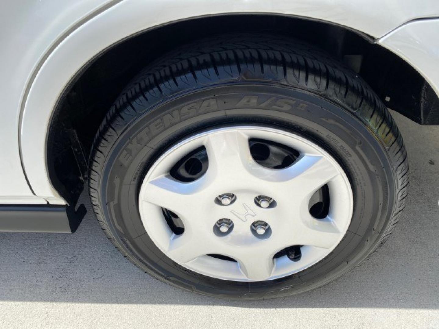 2000 Taffeta White /Gray Honda Civic EX LOW MILES 45,406 (1HGEJ8642YL) with an 1.6L SOHC VTEC 16-Valve I4 Engine engine, Automatic transmission, located at 4701 North Dixie Hwy, Pompano Beach, FL, 33064, (954) 422-2889, 26.240938, -80.123474 - OUR WEBPAGE FLORIDACARS1.COM HAS OVER 100 PHOTOS AND FREE CARFAX LINK 2000 Honda Civic EX Sedan 4 DR 1.6L I4 F 16V Gasoline 35 MPG Front Wheel Drive Features ABS Brakes Air Conditioning AM/FM Stereo Automatic Transmission CD Audio Cruise Control Power Locks Power Mirrors Power Windows Rear Defroster- Photo#87