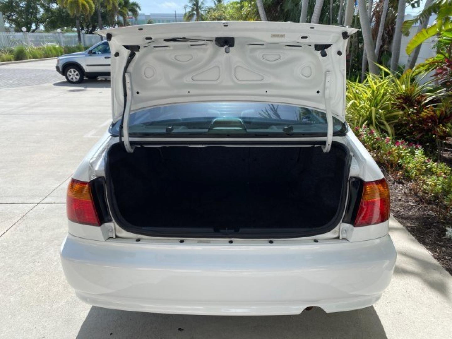 2000 Taffeta White /Gray Honda Civic EX LOW MILES 45,406 (1HGEJ8642YL) with an 1.6L SOHC VTEC 16-Valve I4 Engine engine, Automatic transmission, located at 4701 North Dixie Hwy, Pompano Beach, FL, 33064, (954) 422-2889, 26.240938, -80.123474 - OUR WEBPAGE FLORIDACARS1.COM HAS OVER 100 PHOTOS AND FREE CARFAX LINK 2000 Honda Civic EX Sedan 4 DR 1.6L I4 F 16V Gasoline 35 MPG Front Wheel Drive Features ABS Brakes Air Conditioning AM/FM Stereo Automatic Transmission CD Audio Cruise Control Power Locks Power Mirrors Power Windows Rear Defroster- Photo#97