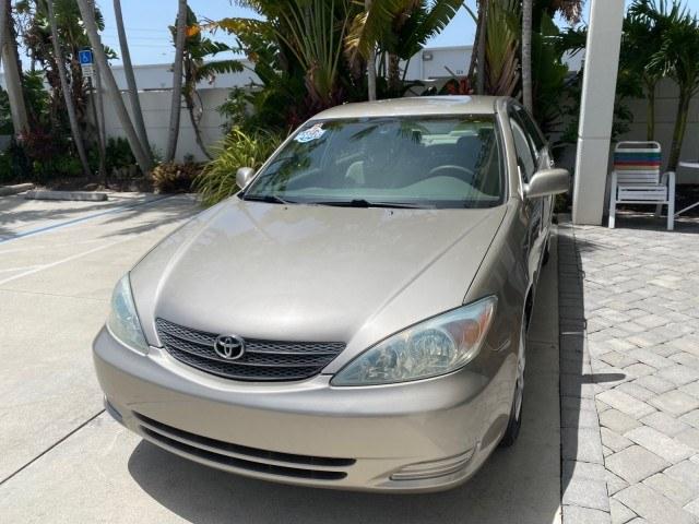 2004 Desert Sand Mica /Stone Toyota Camry LE LOW MILES 58,925 1 OWNER (4T1BE32K04U) with an 2.4L DOHC MPFI Vvti 16-Valve 4-Cyl Engine engine, Automatic transmission, located at 4701 North Dixie Hwy, Pompano Beach, FL, 33064, (954) 422-2889, 26.240938, -80.123474 - OUR WEBPAGE FLORIDACARS1.COM HAS OVER 100 PHOTOS AND FREE CARFAX LINK 2004 Toyota Camry LE 1 OWNER Sedan 4 DR 2.4L I4 F DOHC 16V Gasoline 32 MPG Front Wheel Drive Features Air Conditioning AM/FM Stereo Automatic Transmission Cassette Player CD Audio Cloth Seats Cruise Control Power Locks Power Mirro- Photo#3
