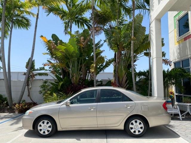 2004 Desert Sand Mica /Stone Toyota Camry LE LOW MILES 58,925 1 OWNER (4T1BE32K04U) with an 2.4L DOHC MPFI Vvti 16-Valve 4-Cyl Engine engine, Automatic transmission, located at 4701 North Dixie Hwy, Pompano Beach, FL, 33064, (954) 422-2889, 26.240938, -80.123474 - OUR WEBPAGE FLORIDACARS1.COM HAS OVER 100 PHOTOS AND FREE CARFAX LINK 2004 Toyota Camry LE 1 OWNER Sedan 4 DR 2.4L I4 F DOHC 16V Gasoline 32 MPG Front Wheel Drive Features Air Conditioning AM/FM Stereo Automatic Transmission Cassette Player CD Audio Cloth Seats Cruise Control Power Locks Power Mirro- Photo#4