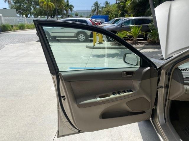 2004 Desert Sand Mica /Stone Toyota Camry LE LOW MILES 58,925 1 OWNER (4T1BE32K04U) with an 2.4L DOHC MPFI Vvti 16-Valve 4-Cyl Engine engine, Automatic transmission, located at 4701 North Dixie Hwy, Pompano Beach, FL, 33064, (954) 422-2889, 26.240938, -80.123474 - OUR WEBPAGE FLORIDACARS1.COM HAS OVER 100 PHOTOS AND FREE CARFAX LINK 2004 Toyota Camry LE 1 OWNER Sedan 4 DR 2.4L I4 F DOHC 16V Gasoline 32 MPG Front Wheel Drive Features Air Conditioning AM/FM Stereo Automatic Transmission Cassette Player CD Audio Cloth Seats Cruise Control Power Locks Power Mirro- Photo#9