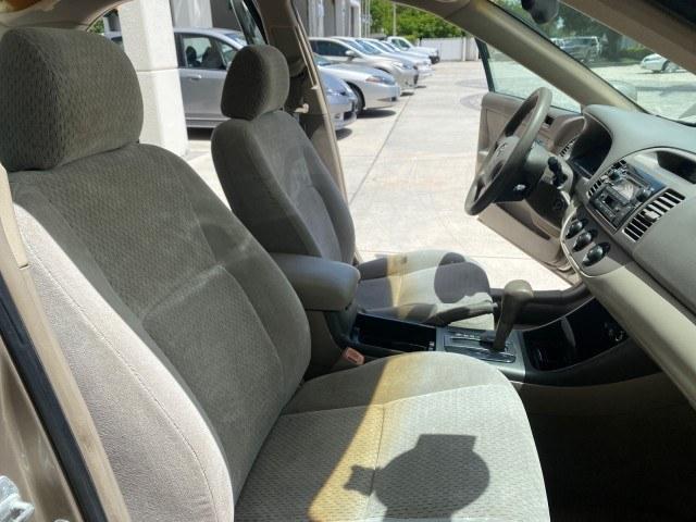 2004 Desert Sand Mica /Stone Toyota Camry LE LOW MILES 58,925 1 OWNER (4T1BE32K04U) with an 2.4L DOHC MPFI Vvti 16-Valve 4-Cyl Engine engine, Automatic transmission, located at 4701 North Dixie Hwy, Pompano Beach, FL, 33064, (954) 422-2889, 26.240938, -80.123474 - OUR WEBPAGE FLORIDACARS1.COM HAS OVER 100 PHOTOS AND FREE CARFAX LINK 2004 Toyota Camry LE 1 OWNER Sedan 4 DR 2.4L I4 F DOHC 16V Gasoline 32 MPG Front Wheel Drive Features Air Conditioning AM/FM Stereo Automatic Transmission Cassette Player CD Audio Cloth Seats Cruise Control Power Locks Power Mirro- Photo#12