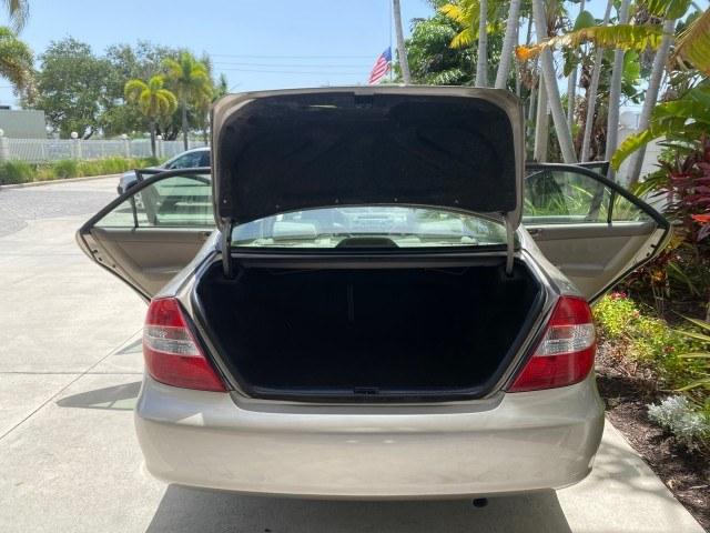 2004 Desert Sand Mica /Stone Toyota Camry LE LOW MILES 58,925 1 OWNER (4T1BE32K04U) with an 2.4L DOHC MPFI Vvti 16-Valve 4-Cyl Engine engine, Automatic transmission, located at 4701 North Dixie Hwy, Pompano Beach, FL, 33064, (954) 422-2889, 26.240938, -80.123474 - OUR WEBPAGE FLORIDACARS1.COM HAS OVER 100 PHOTOS AND FREE CARFAX LINK 2004 Toyota Camry LE 1 OWNER Sedan 4 DR 2.4L I4 F DOHC 16V Gasoline 32 MPG Front Wheel Drive Features Air Conditioning AM/FM Stereo Automatic Transmission Cassette Player CD Audio Cloth Seats Cruise Control Power Locks Power Mirro- Photo#15