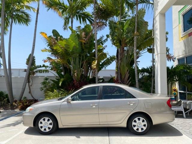 2004 Desert Sand Mica /Stone Toyota Camry LE LOW MILES 58,925 1 OWNER (4T1BE32K04U) with an 2.4L DOHC MPFI Vvti 16-Valve 4-Cyl Engine engine, Automatic transmission, located at 4701 North Dixie Hwy, Pompano Beach, FL, 33064, (954) 422-2889, 26.240938, -80.123474 - OUR WEBPAGE FLORIDACARS1.COM HAS OVER 100 PHOTOS AND FREE CARFAX LINK 2004 Toyota Camry LE 1 OWNER Sedan 4 DR 2.4L I4 F DOHC 16V Gasoline 32 MPG Front Wheel Drive Features Air Conditioning AM/FM Stereo Automatic Transmission Cassette Player CD Audio Cloth Seats Cruise Control Power Locks Power Mirro- Photo#30